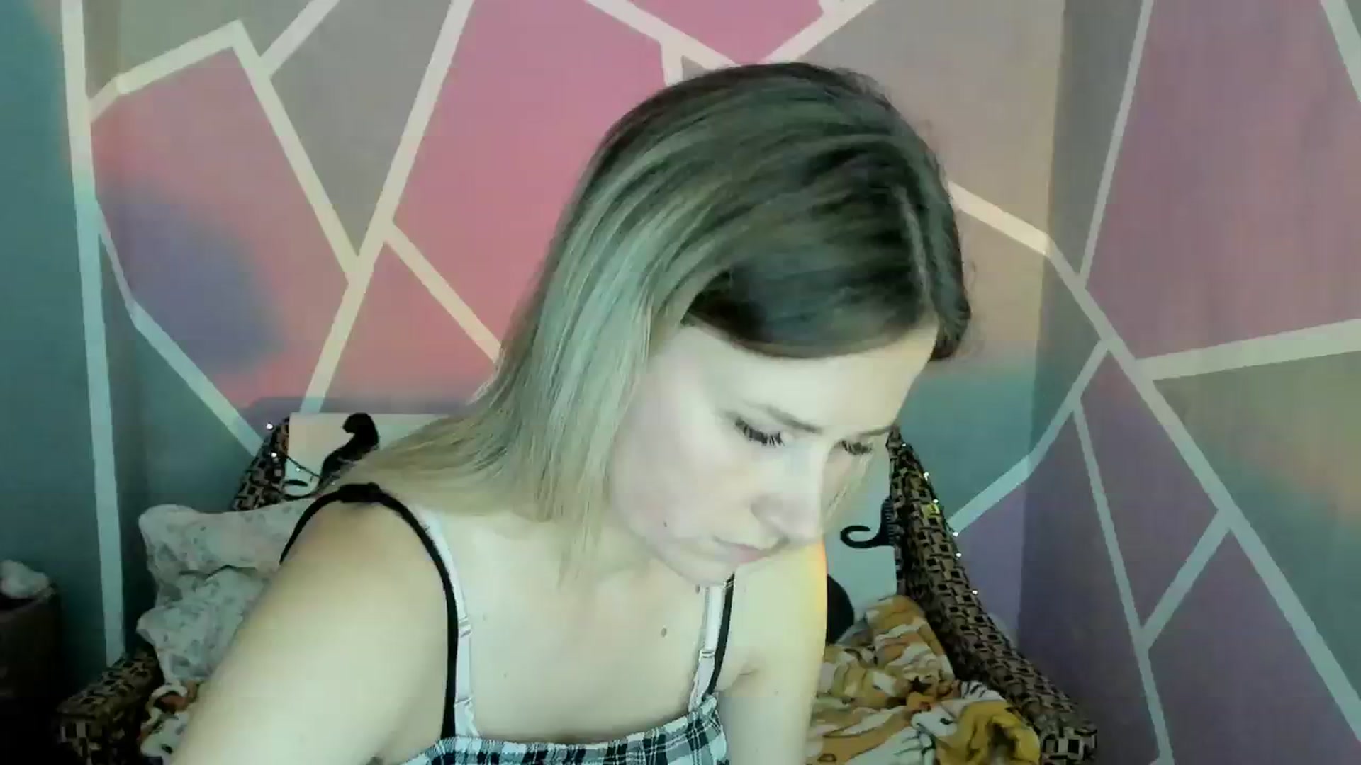 Gallery image thumbnail from UkrBeauty's myfreecams stream on, 08/01/2023, 17:13 image 13 of 20
