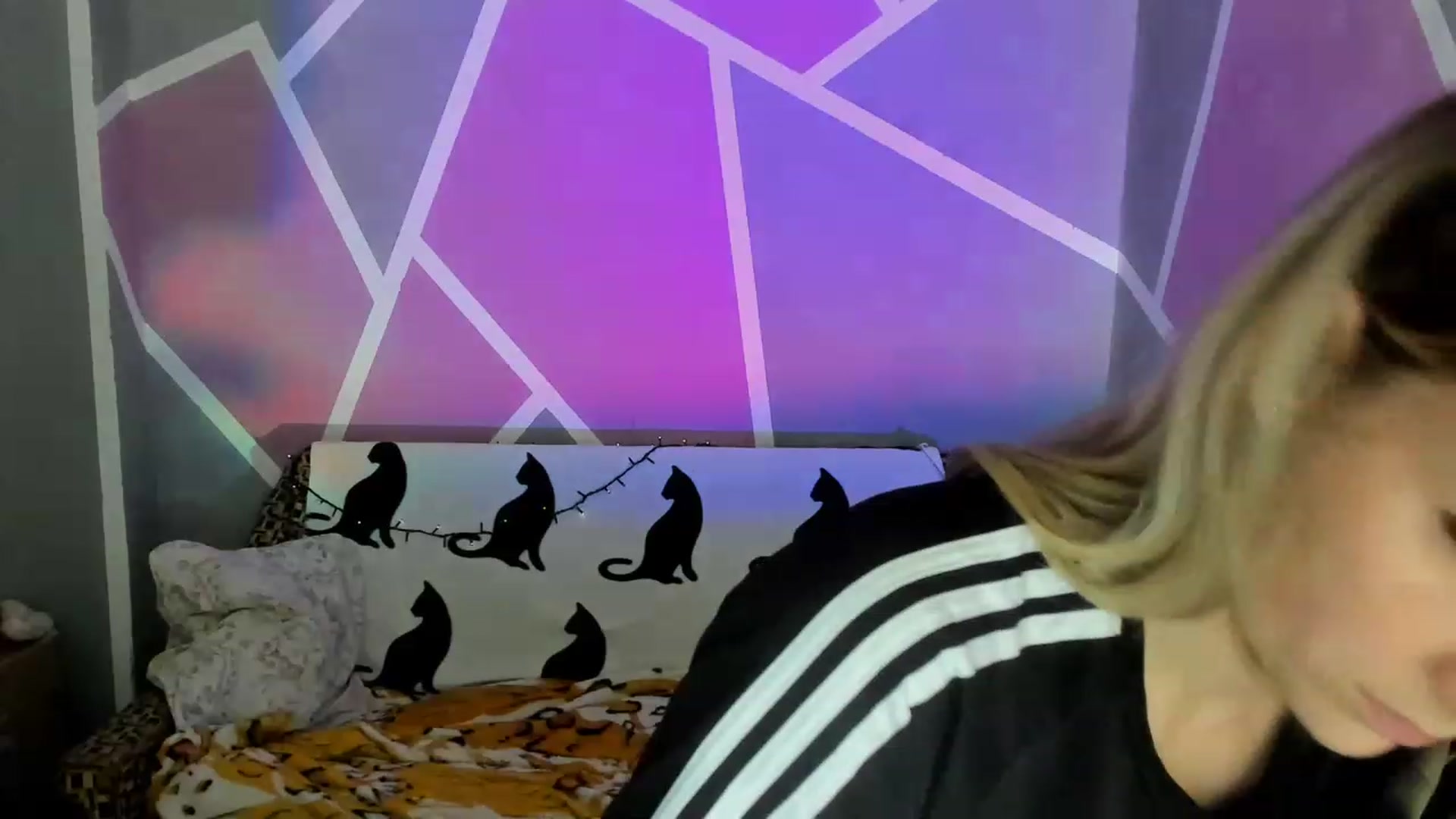 Gallery image thumbnail from UkrBeauty's myfreecams stream on, 08/04/2023, 16:46 image 19 of 20