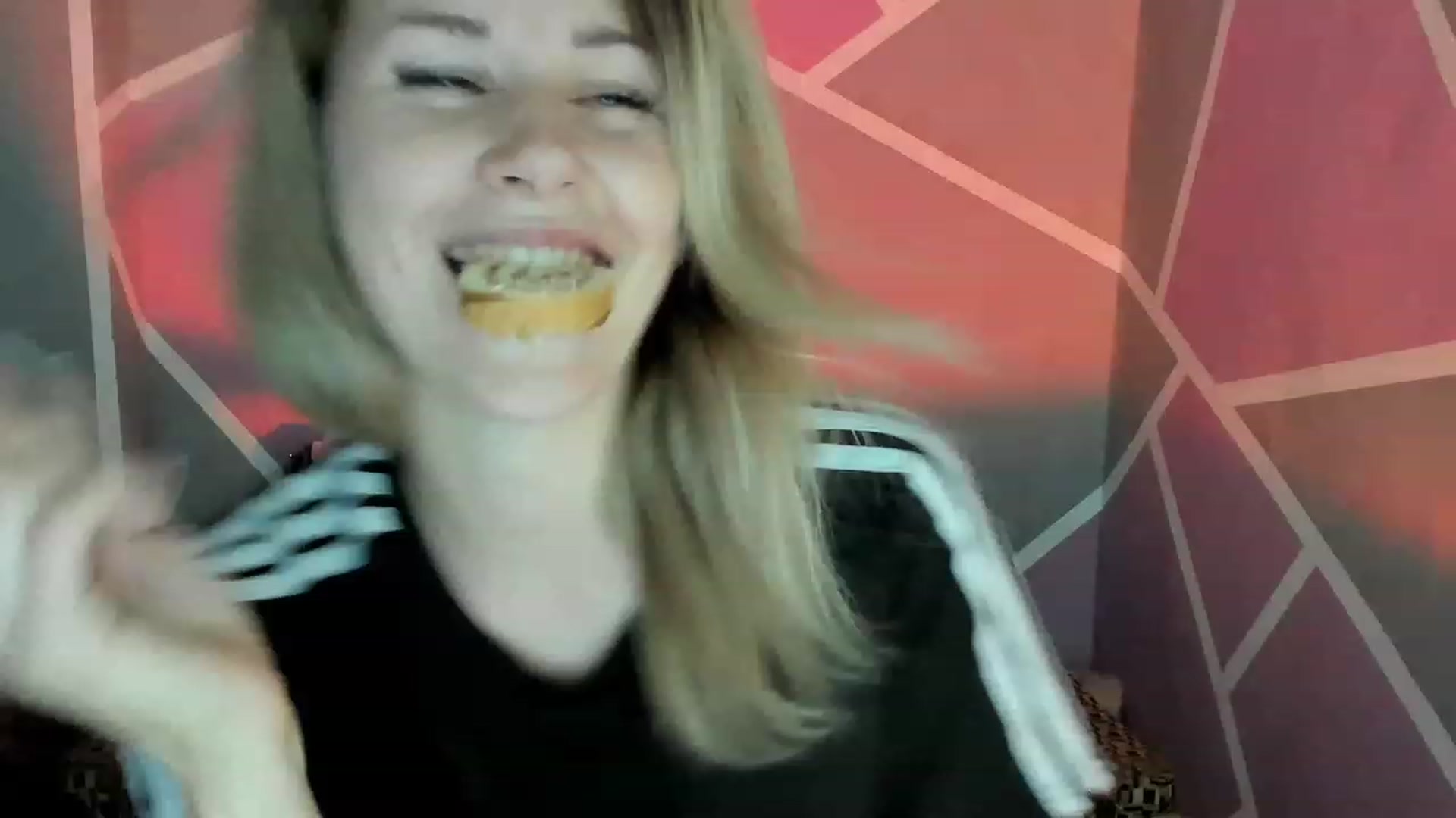 Gallery image thumbnail from UkrBeauty's myfreecams stream on, 08/04/2023, 16:46 image 10 of 20