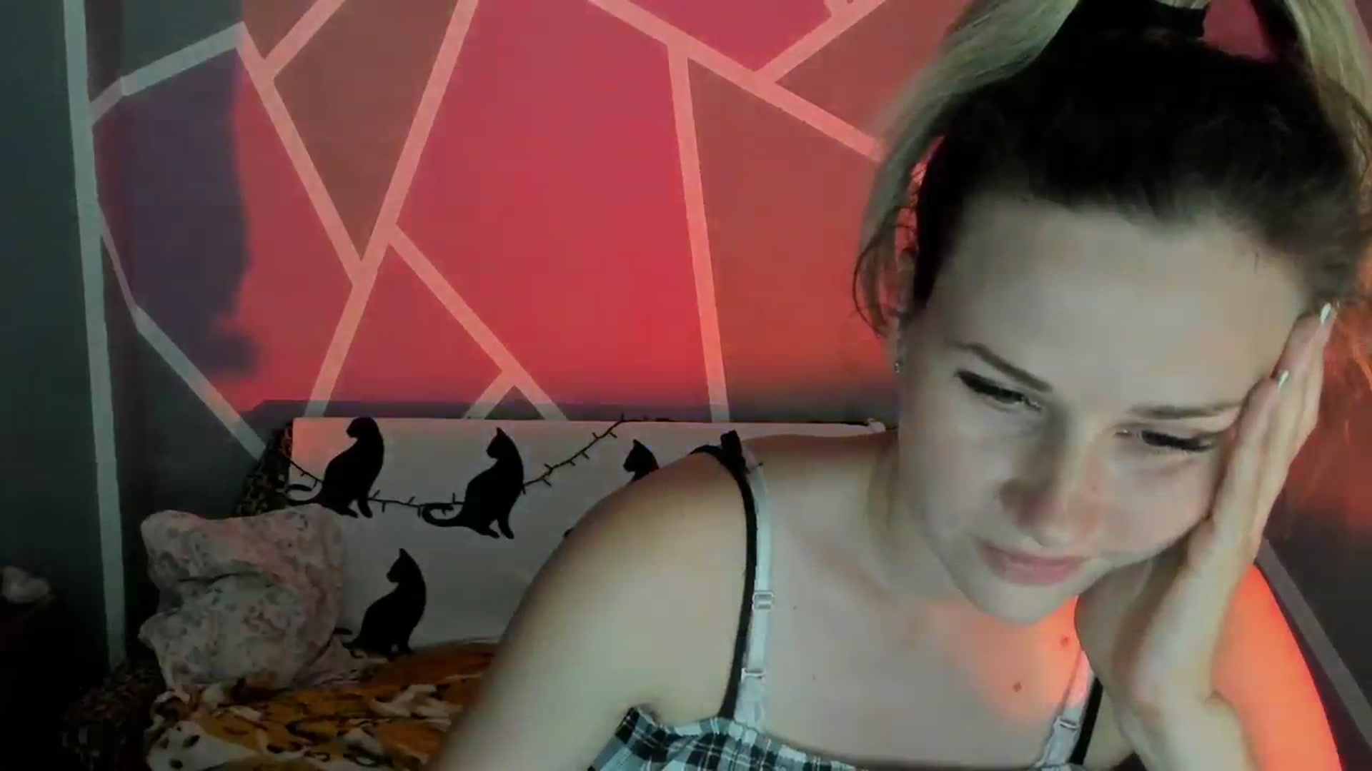 Gallery image thumbnail from UkrBeauty's myfreecams stream on, 08/05/2023, 19:35 image 17 of 20