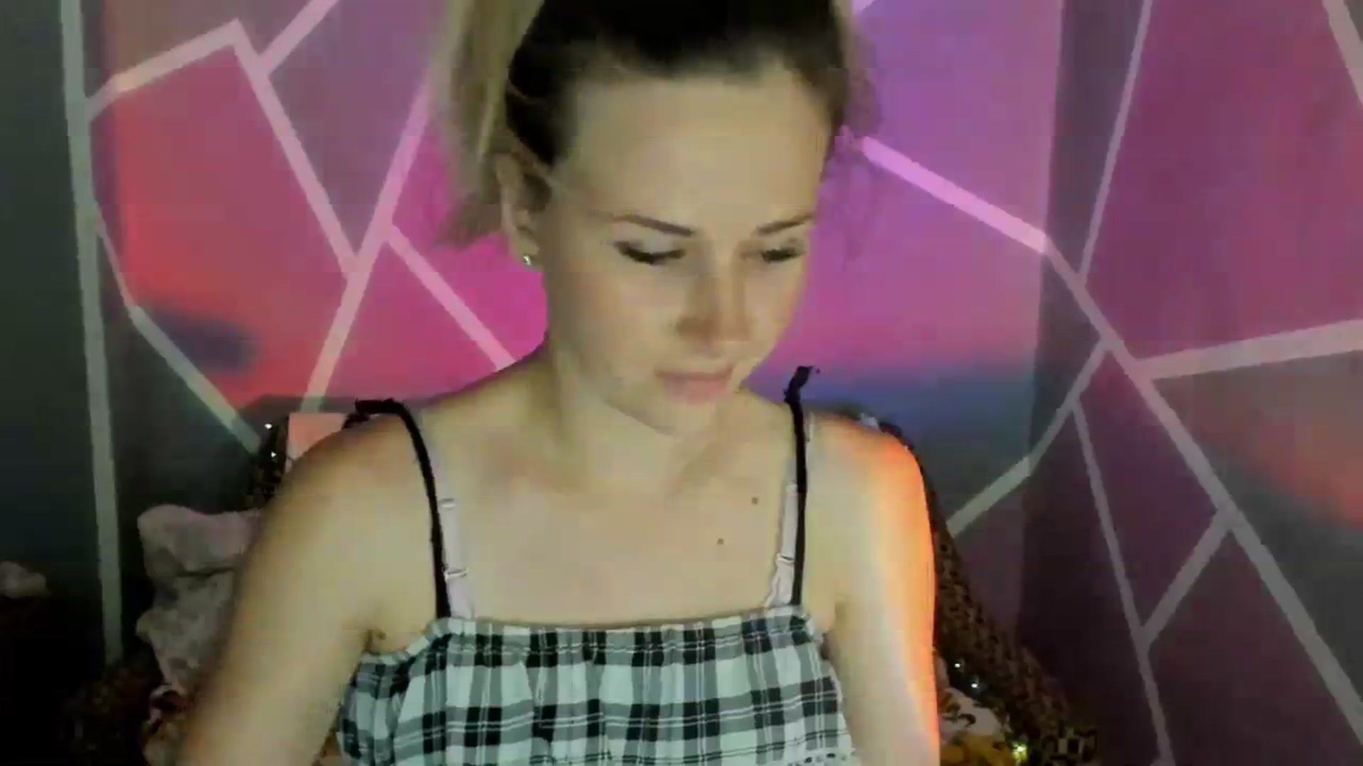 Gallery image thumbnail from UkrBeauty's myfreecams stream on, 08/05/2023, 19:35 image 2 of 20