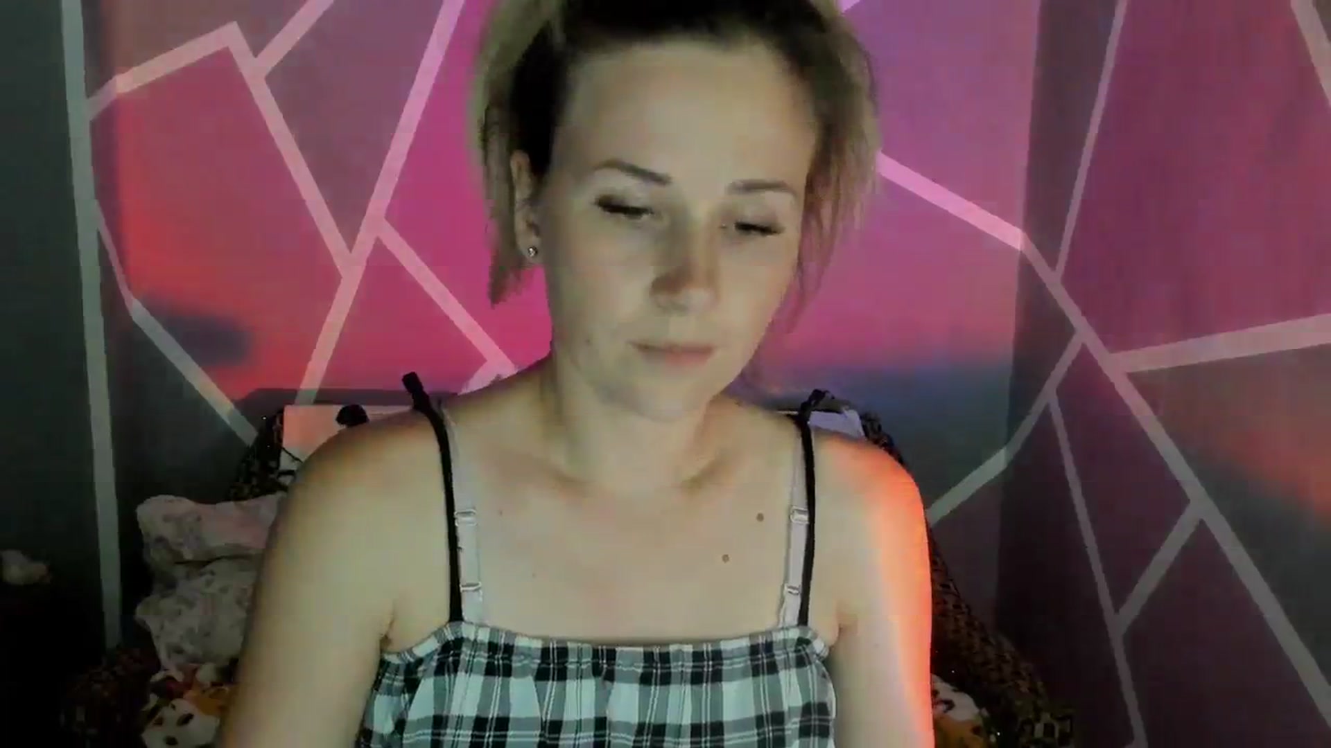Gallery image thumbnail from UkrBeauty's myfreecams stream on, 08/05/2023, 19:35 image 14 of 20