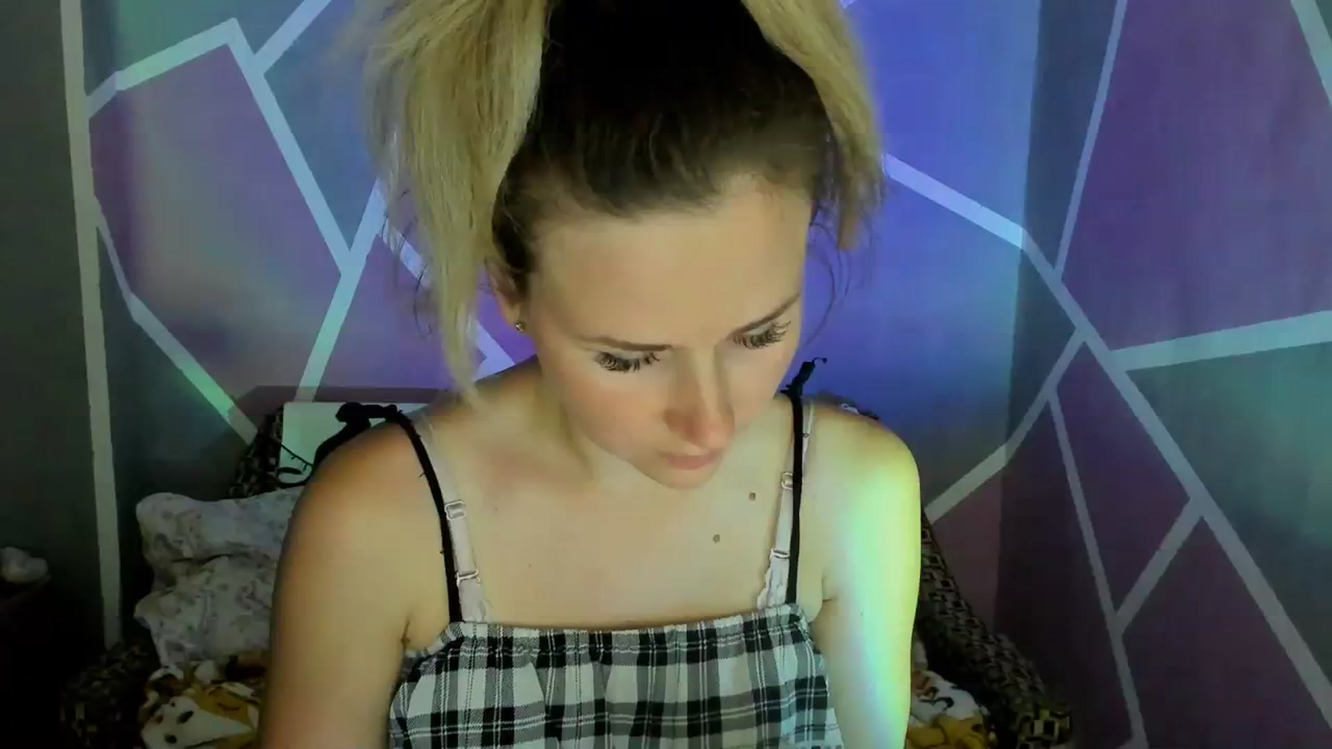 Gallery image thumbnail from UkrBeauty's myfreecams stream on, 08/05/2023, 19:35 image 1 of 20