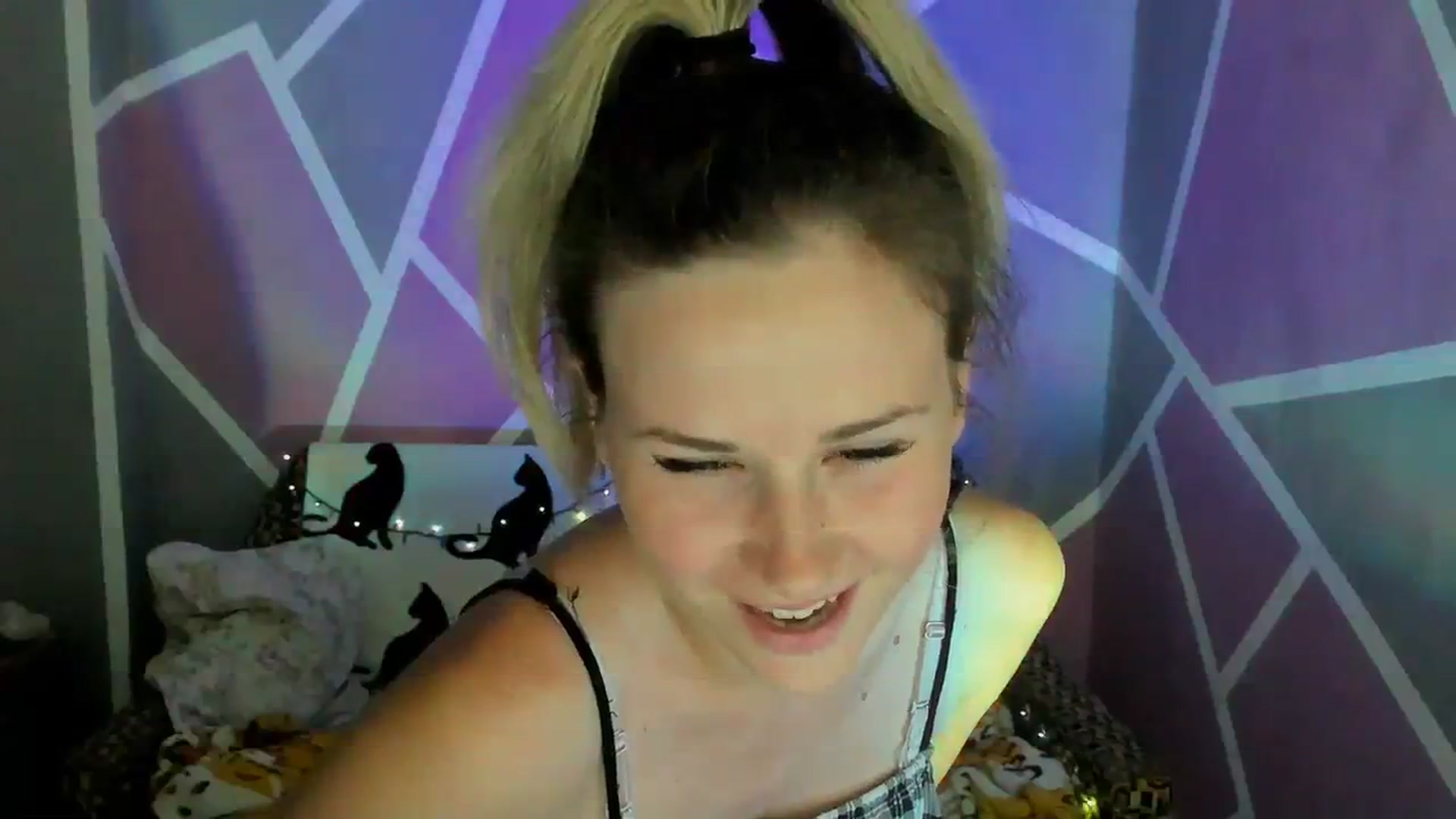 Gallery image thumbnail from UkrBeauty's myfreecams stream on, 08/05/2023, 19:35 image 8 of 20
