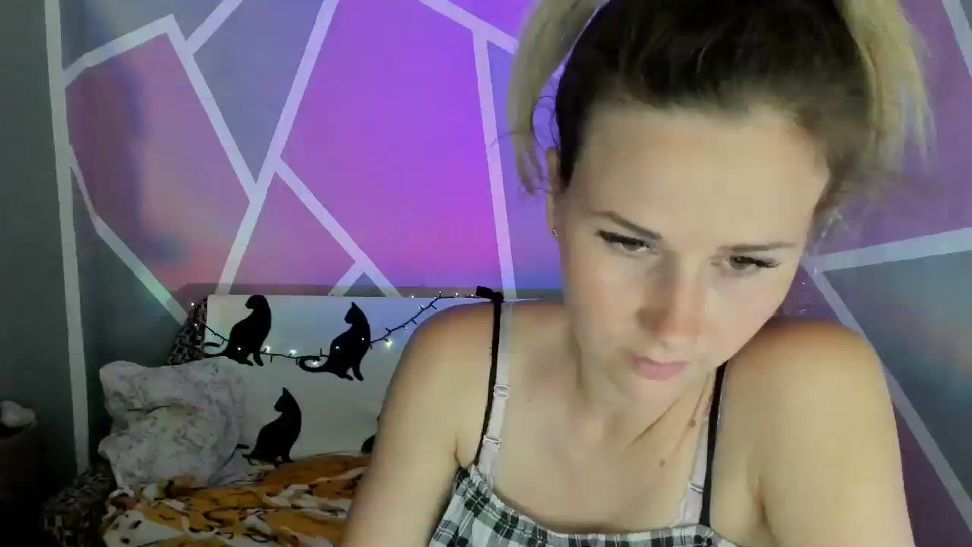 Gallery image thumbnail from UkrBeauty's myfreecams stream on, 08/05/2023, 19:35 image 3 of 20