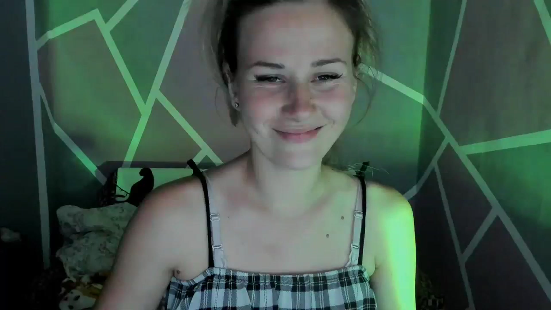 Gallery image thumbnail from UkrBeauty's myfreecams stream on, 08/05/2023, 19:35 image 9 of 20