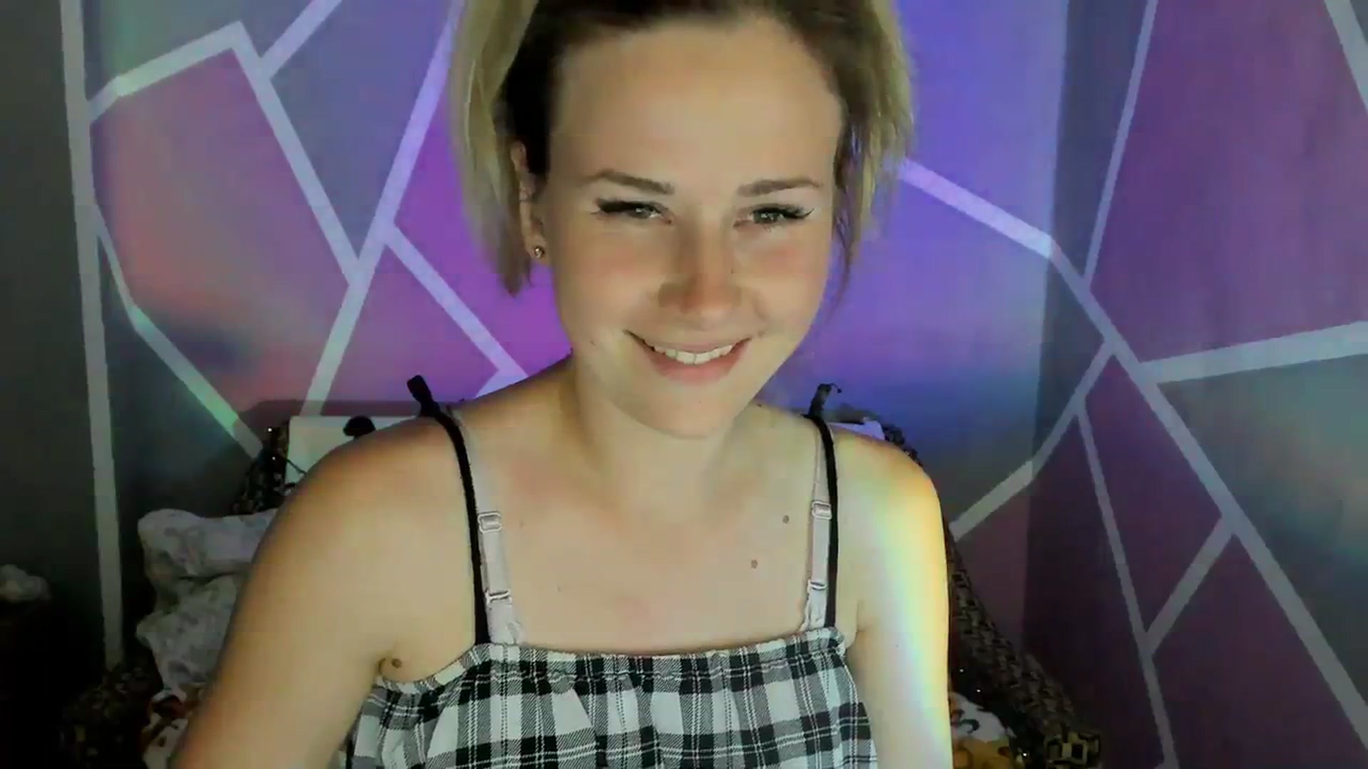Gallery image thumbnail from UkrBeauty's myfreecams stream on, 08/05/2023, 19:35 image 13 of 20