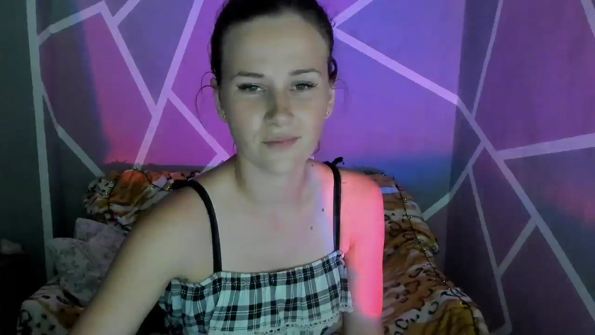 Gallery image thumbnail from UkrBeauty's myfreecams stream on, 08/10/2023, 17:18 image 18 of 20