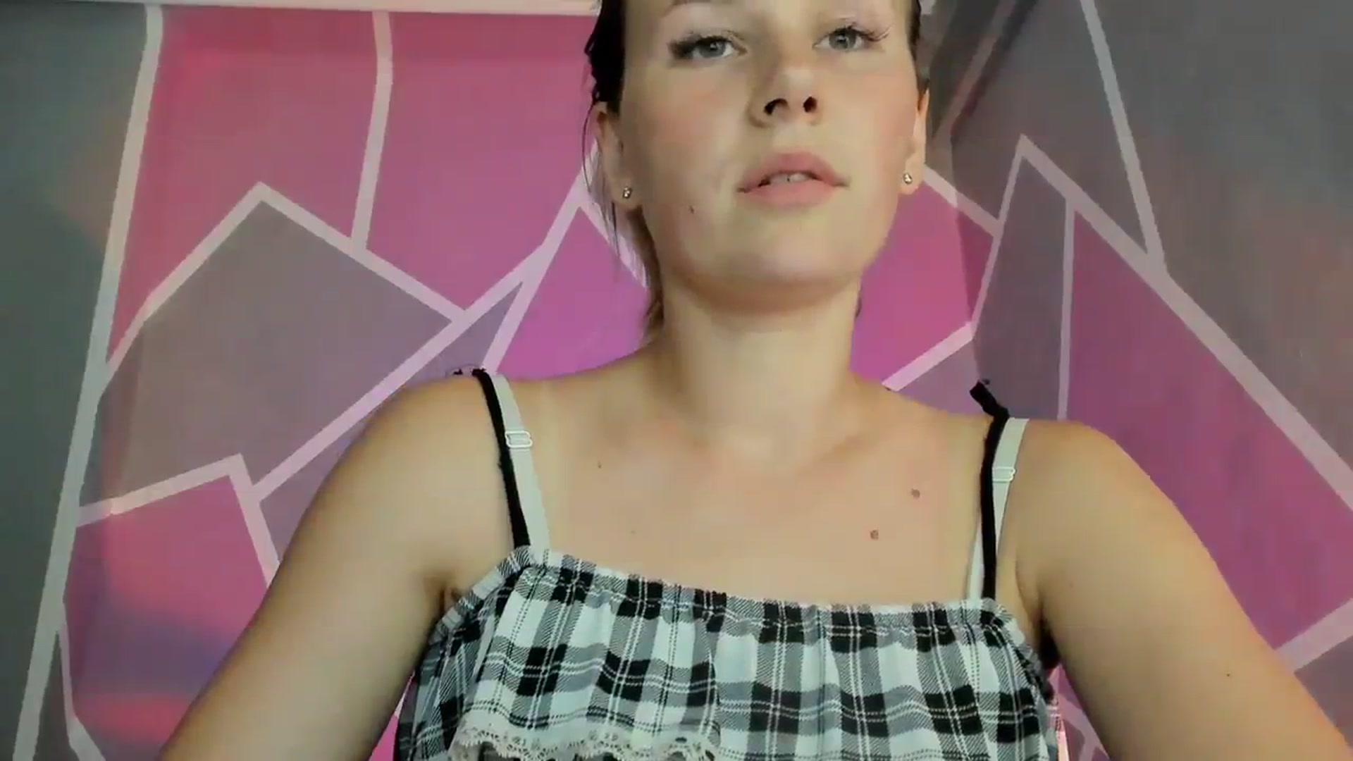 Gallery image thumbnail from UkrBeauty's myfreecams stream on, 08/14/2023, 17:33 image 17 of 20