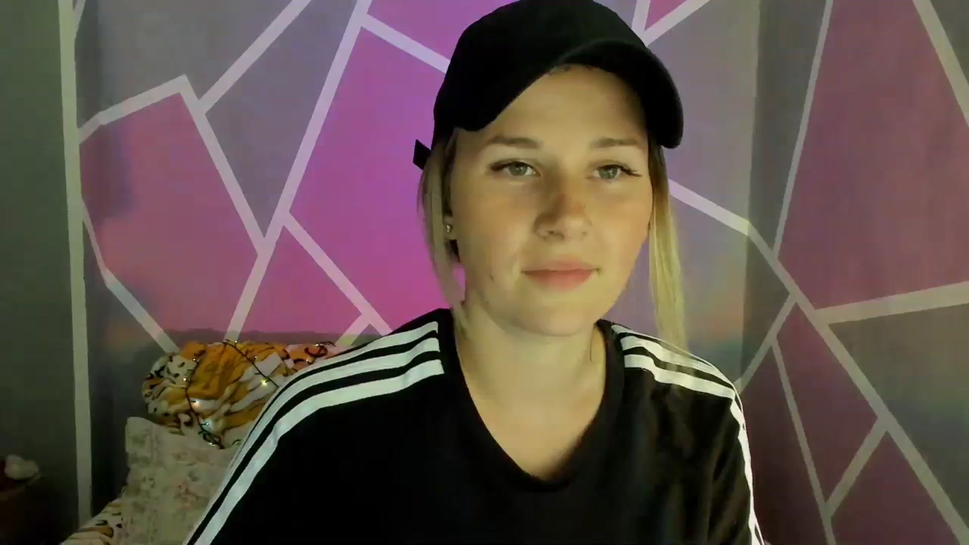 Gallery image thumbnail from UkrBeauty's myfreecams stream on, 09/03/2023, 18:06 image 15 of 20