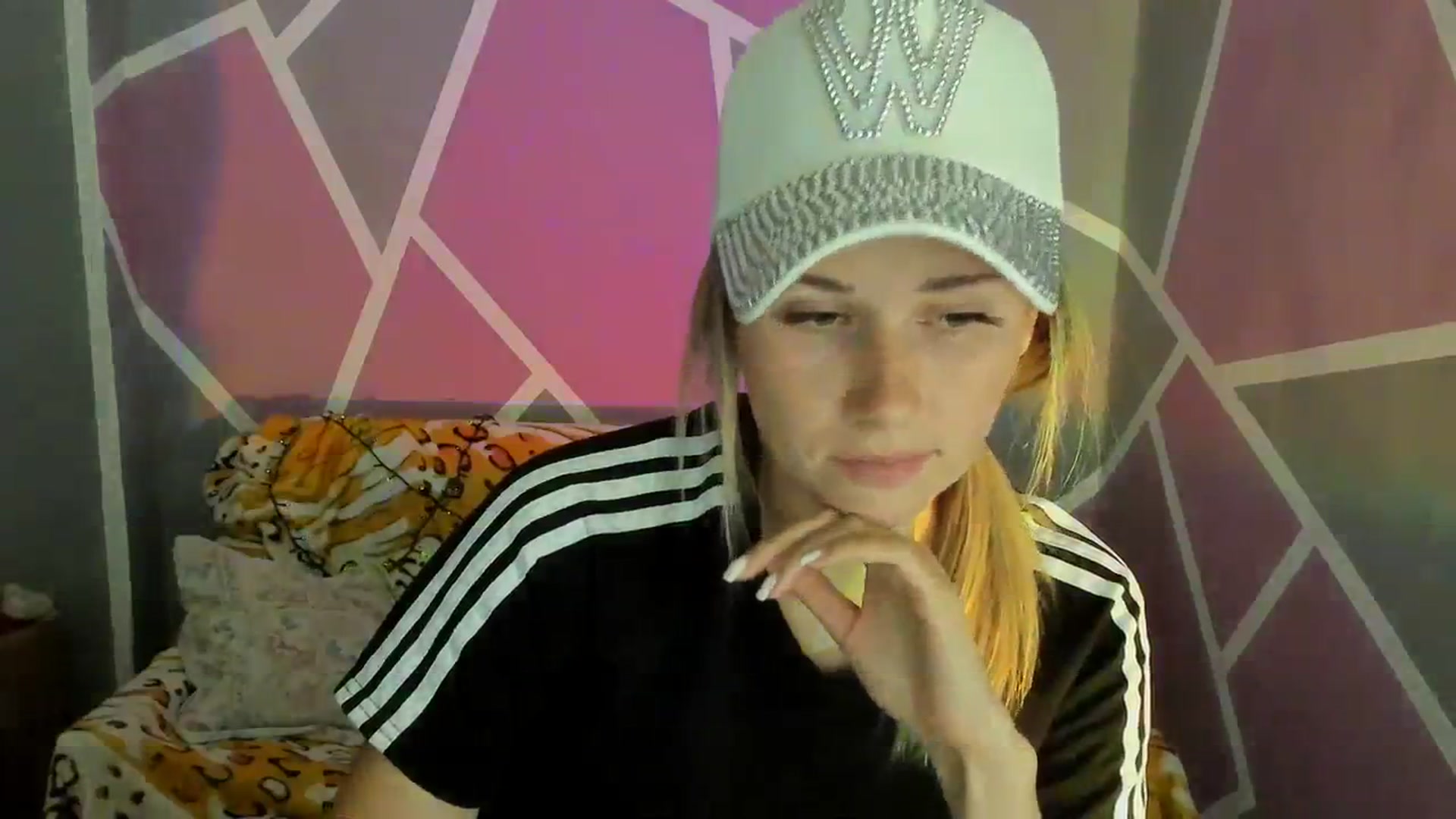 Gallery image thumbnail from UkrBeauty's myfreecams stream on, 09/11/2023, 15:54 image 17 of 20