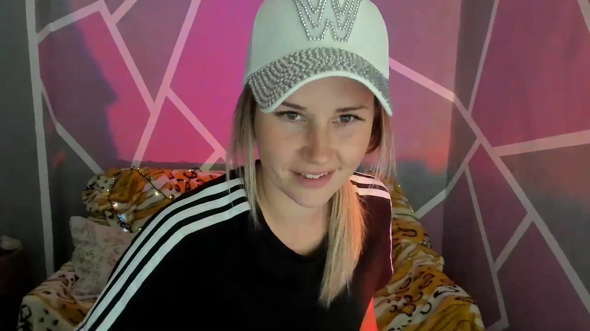Gallery image thumbnail from UkrBeauty's myfreecams stream on, 09/11/2023, 16:28 image 3 of 20