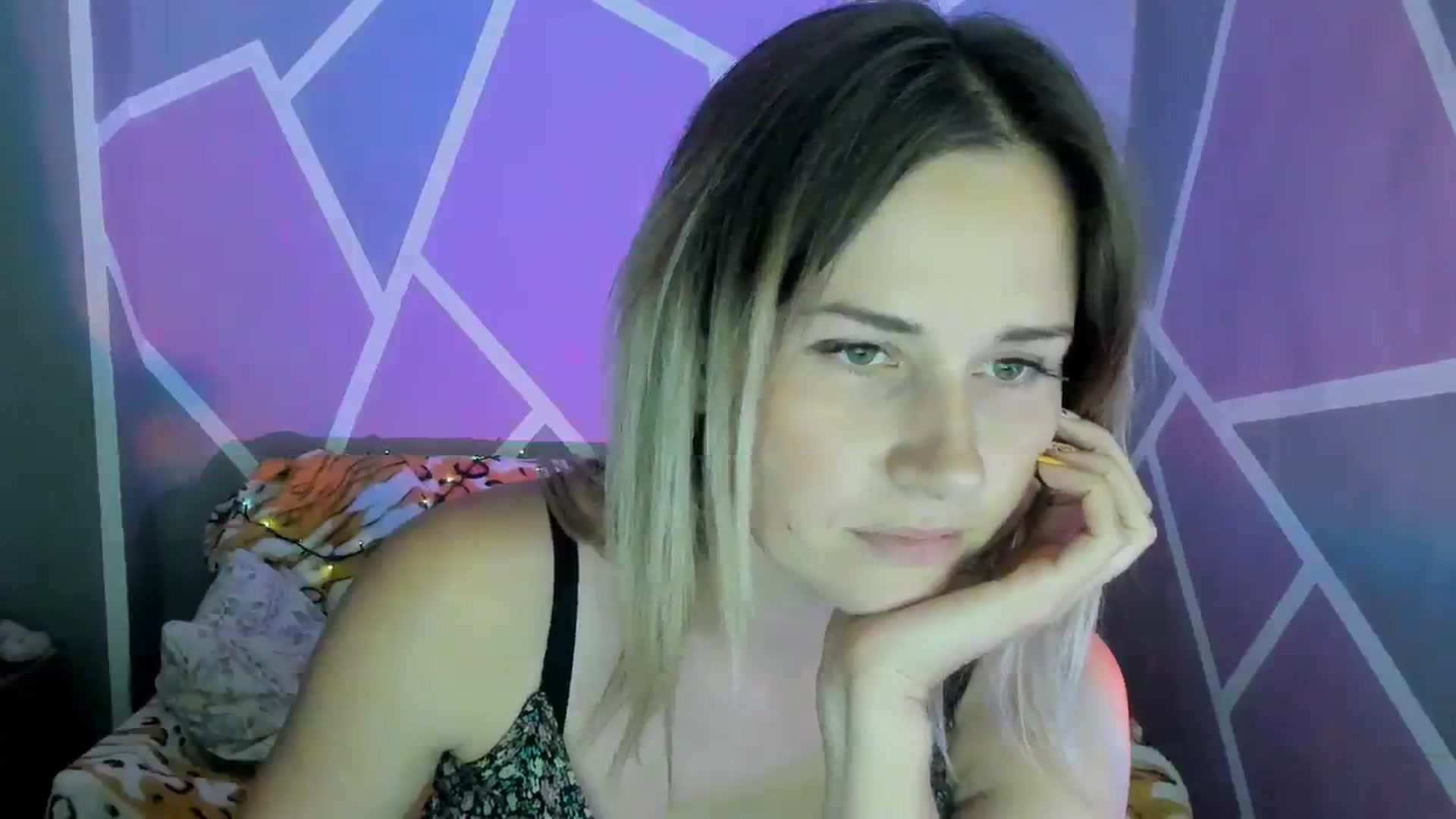 Gallery image thumbnail from UkrBeauty's myfreecams stream on, 09/27/2023, 16:36 image 14 of 20