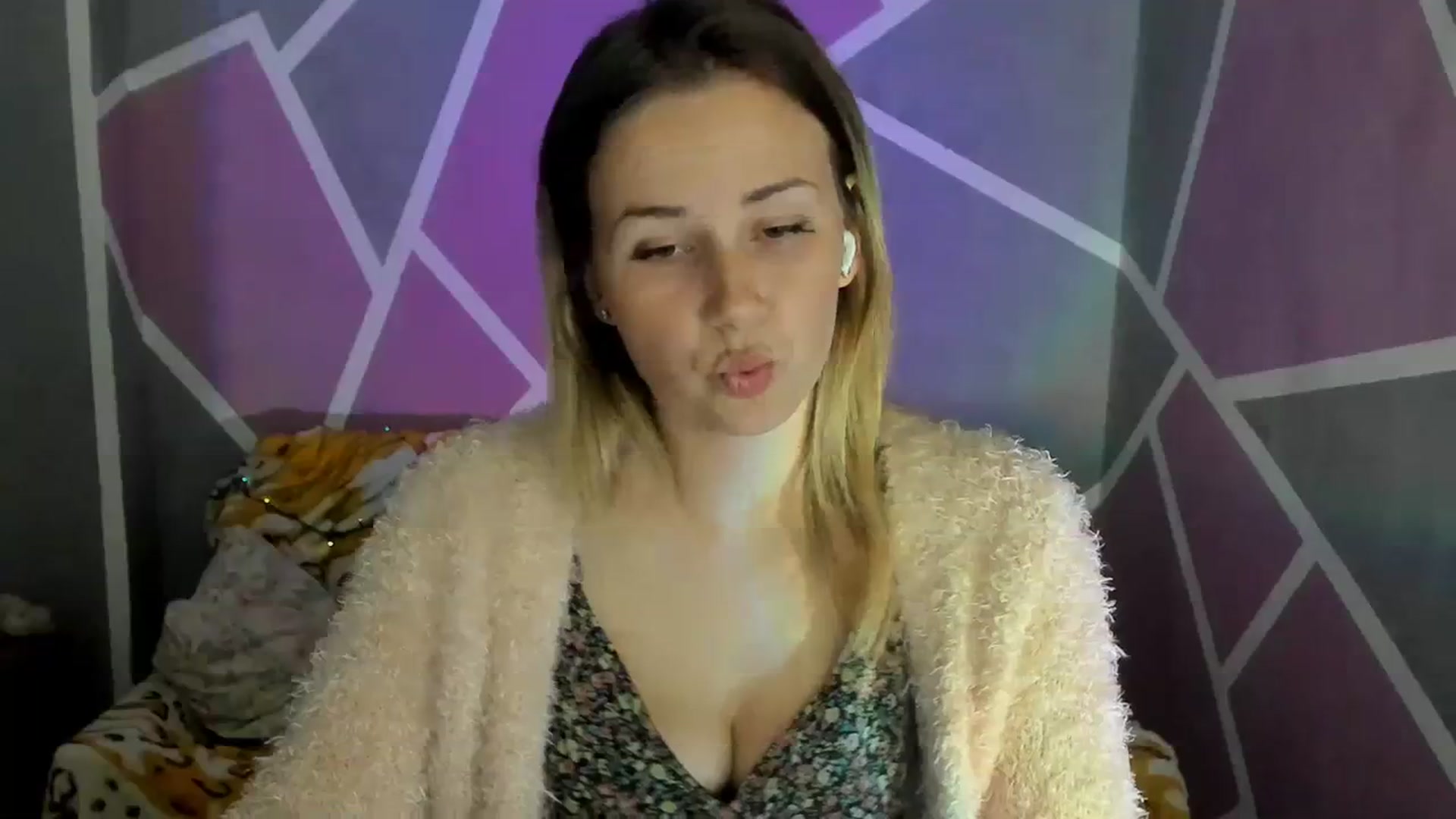 Gallery image thumbnail from UkrBeauty's myfreecams stream on, 10/02/2023, 15:57 image 12 of 20