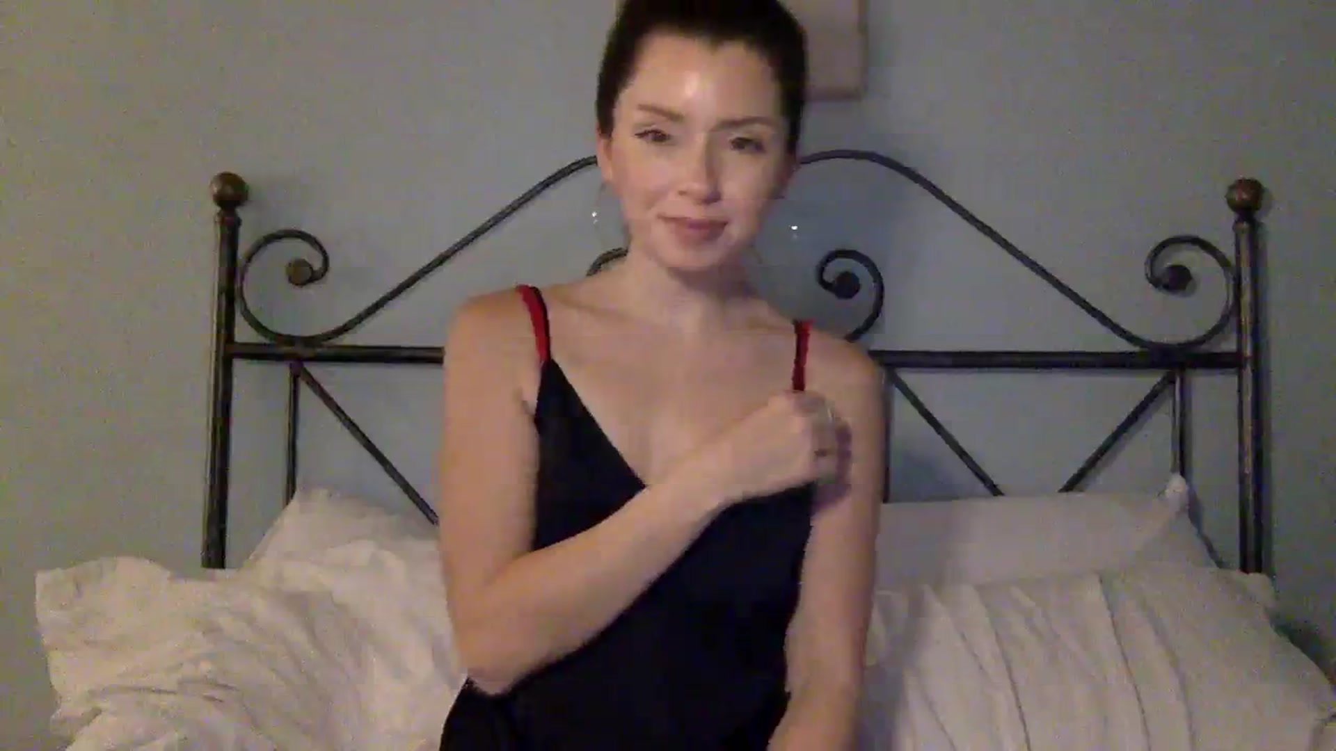 Gallery image thumbnail from Unf0rgettable's myfreecams stream on, 12/16/2023, 18:25 image 12 of 20