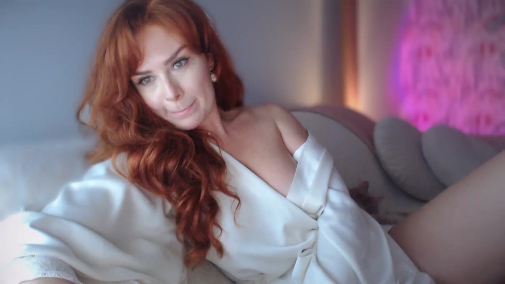 Gallery image thumbnail from Unhappy_one's myfreecams stream on, 10/13/2024, 15:43 image 15 of 20