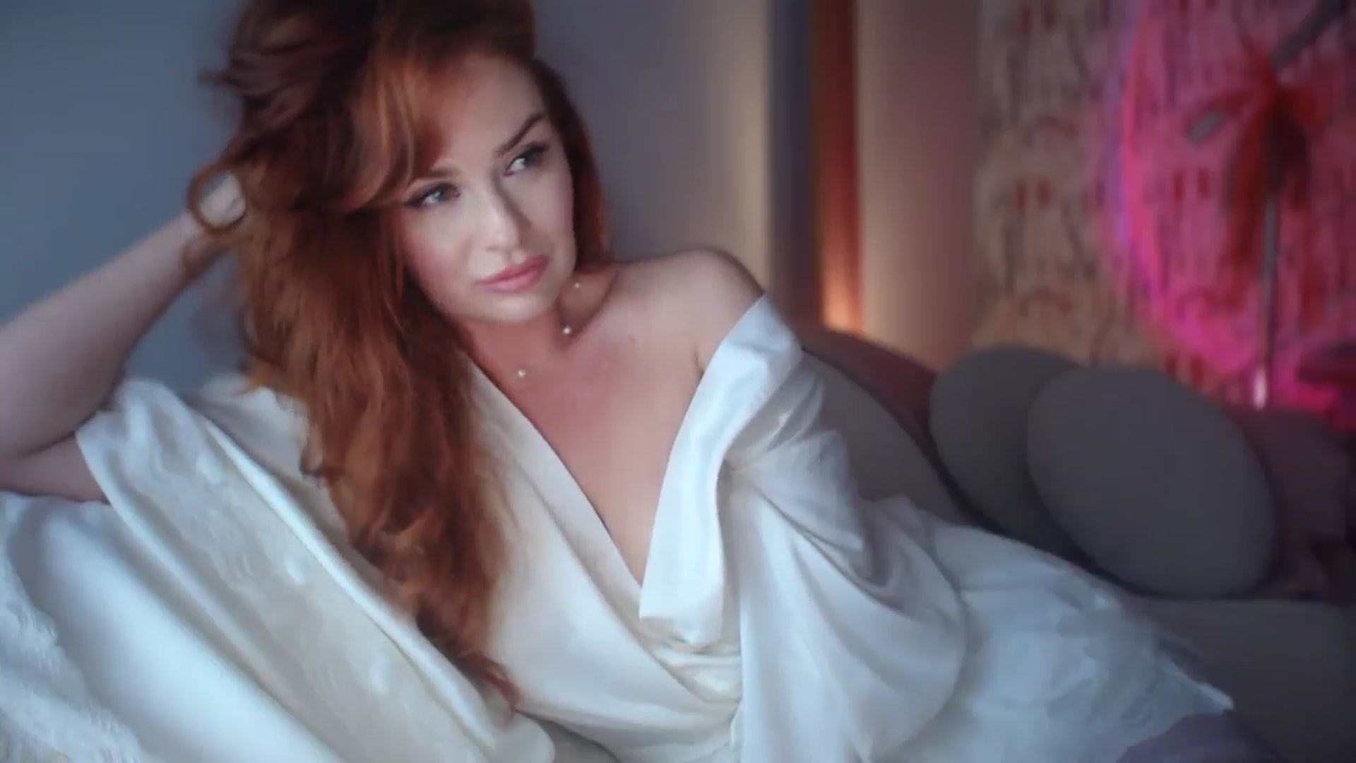 Gallery image thumbnail from Unhappy_one's myfreecams stream on, 12/20/2024, 16:51 image 13 of 20