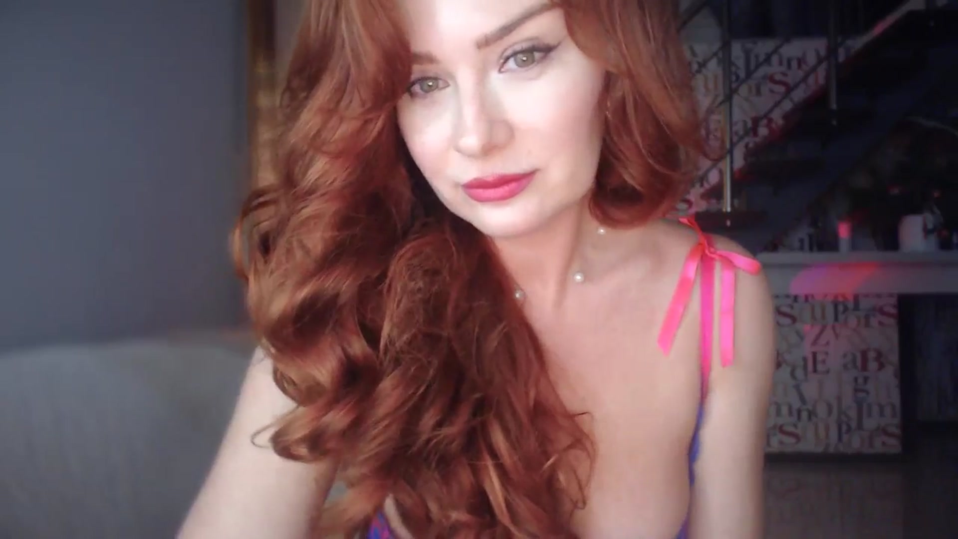 Gallery image thumbnail from Unhappy_one's myfreecams stream on, 12/21/2024, 14:21 image 17 of 20