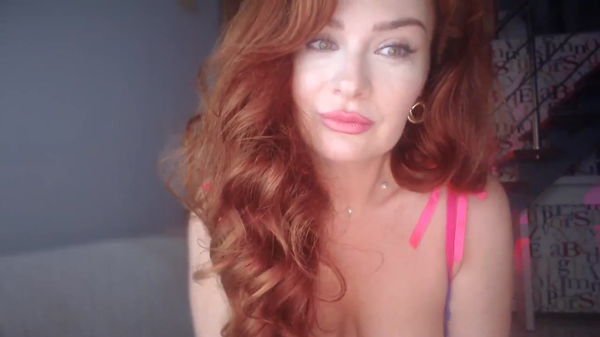 Gallery image thumbnail from Unhappy_one's myfreecams stream on, 12/21/2024, 17:20 image 5 of 20