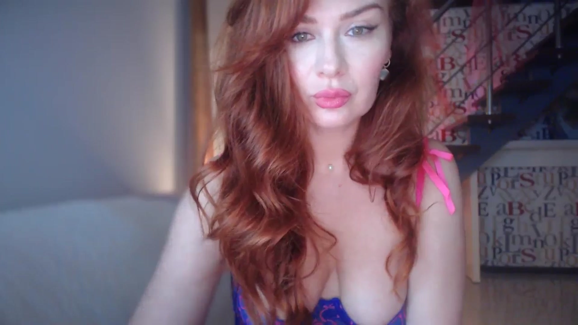 Gallery image thumbnail from Unhappy_one's myfreecams stream on, 12/28/2024, 16:31 image 11 of 20