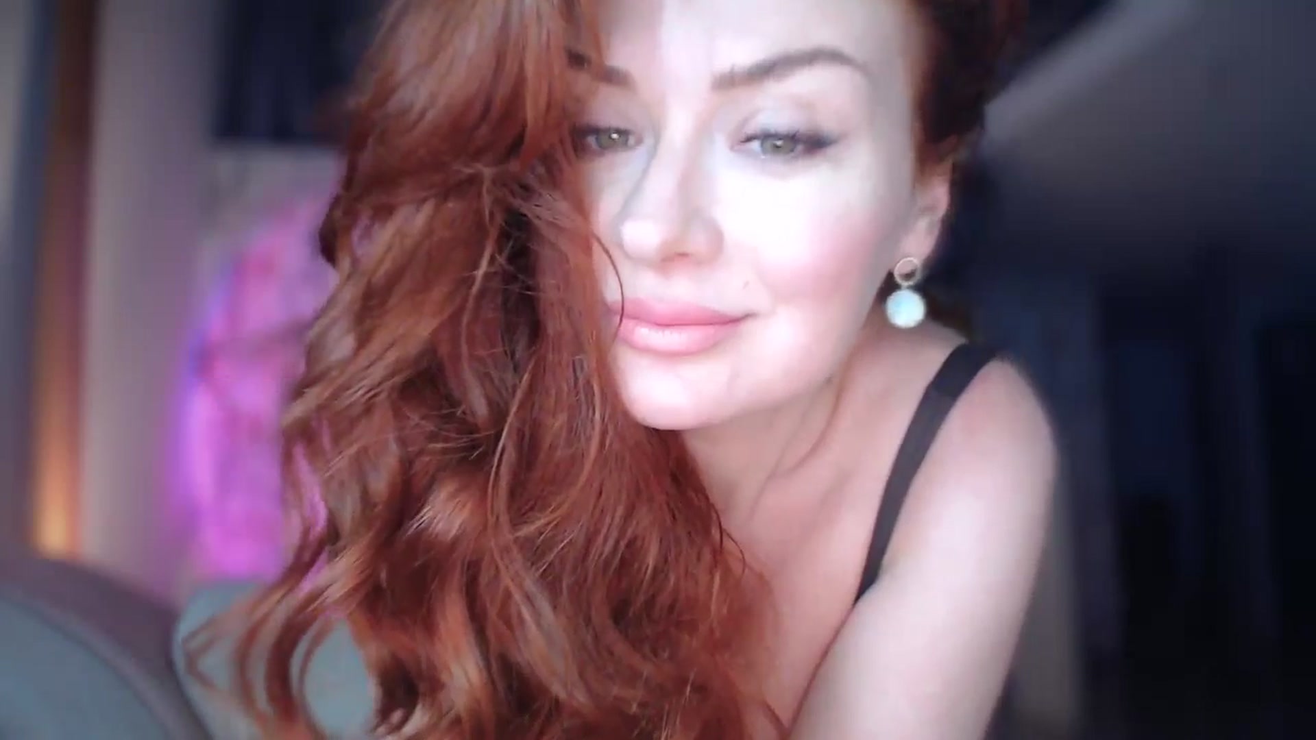Gallery image thumbnail from Unhappy_one's myfreecams stream on, 03/16/2025, 16:50 image 18 of 20