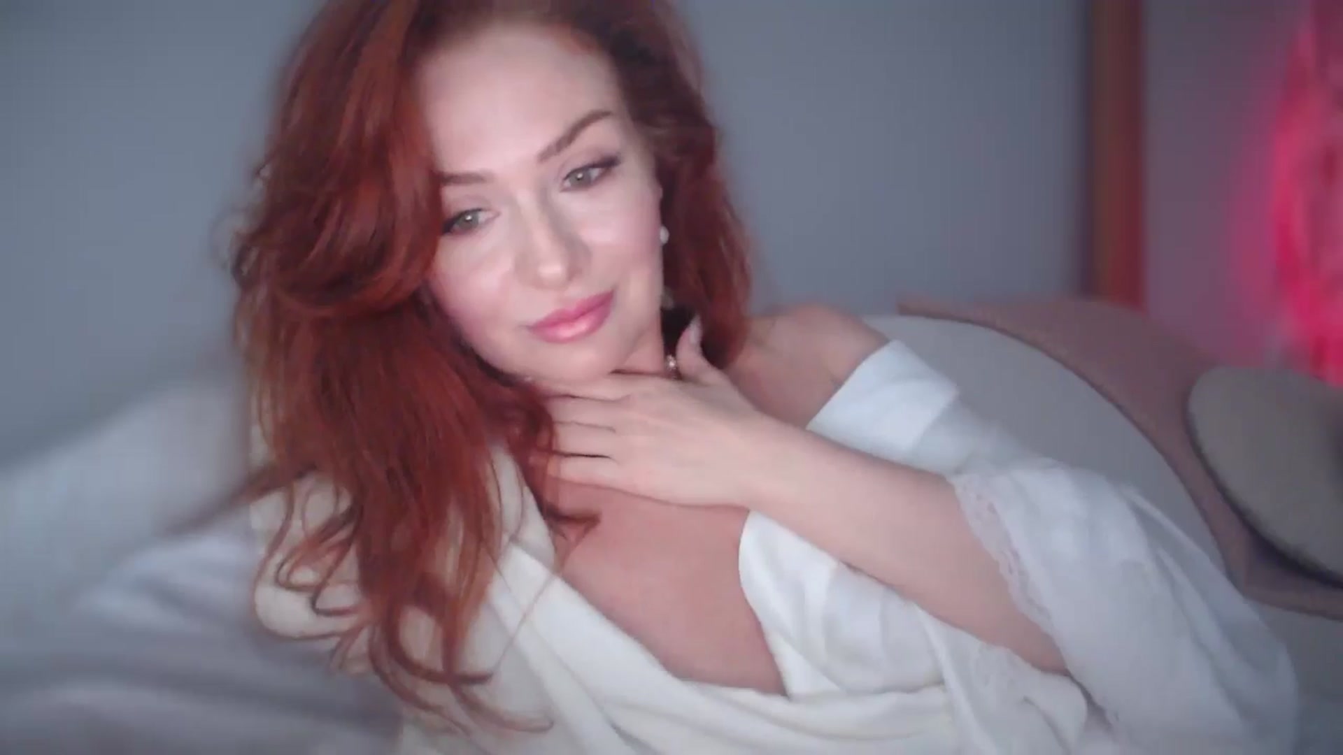 Gallery image thumbnail from Unhappy_one's myfreecams stream on, 05/19/2025, 16:36 image 12 of 20