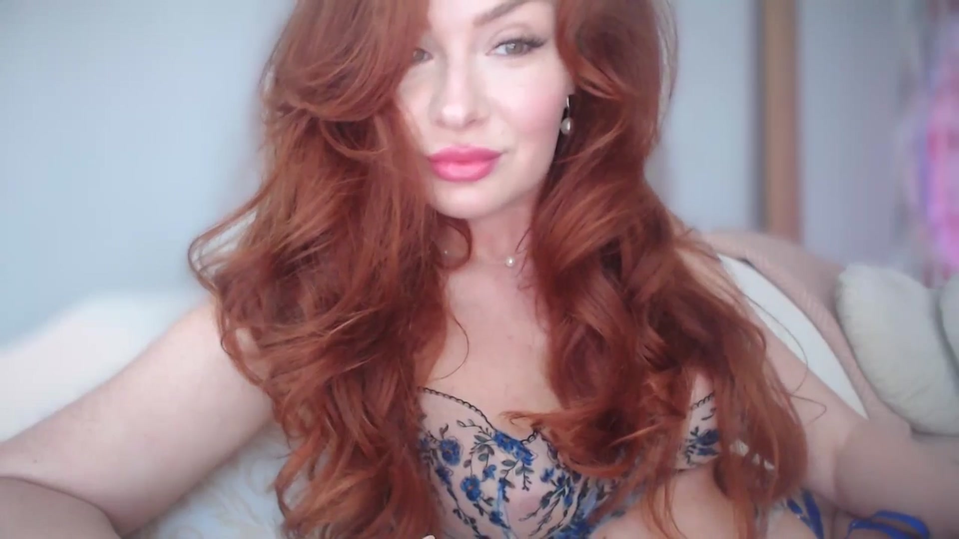 Gallery image thumbnail from Unhappy_one's myfreecams stream on, 05/25/2025, 12:23 image 12 of 20