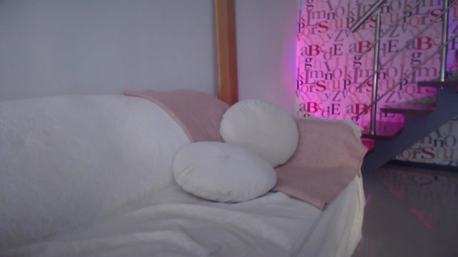 Gallery image thumbnail from Unhappy_one's myfreecams stream on, 07/19/2025, 16:06 image 6 of 20