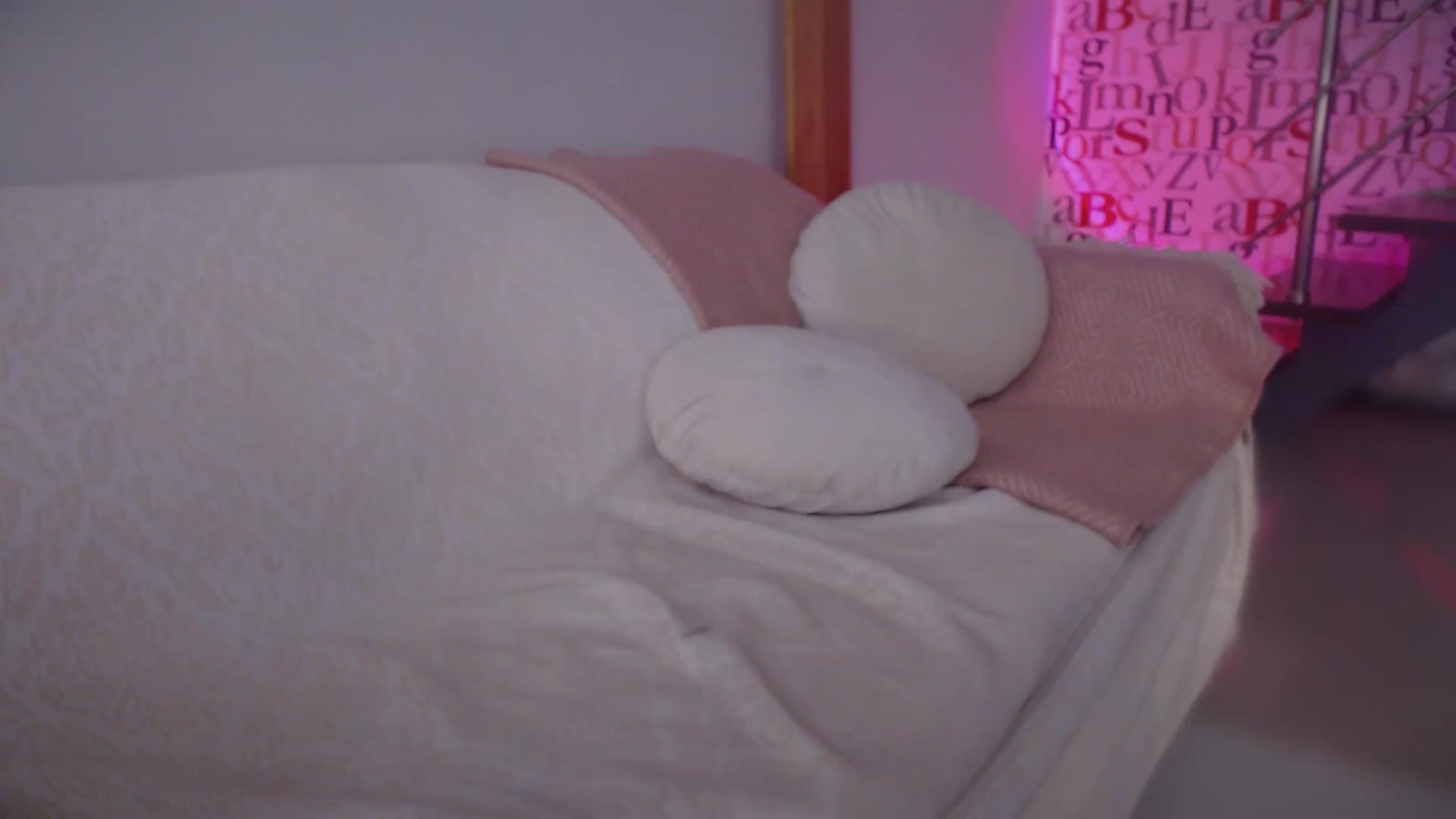 Gallery image thumbnail from Unhappy_one's myfreecams stream on, 07/19/2025, 16:06 image 10 of 20
