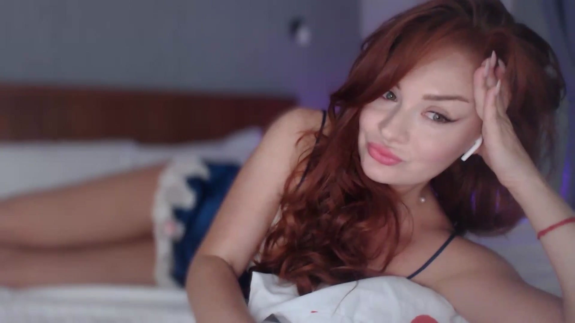 Gallery image thumbnail from Unhappy_one's myfreecams stream on, 08/30/2025, 16:26 image 6 of 20