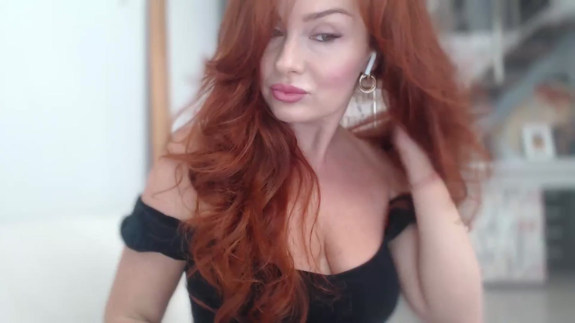 Gallery image thumbnail from Unhappy_one's myfreecams stream on, 09/18/2025, 11:49 image 5 of 20