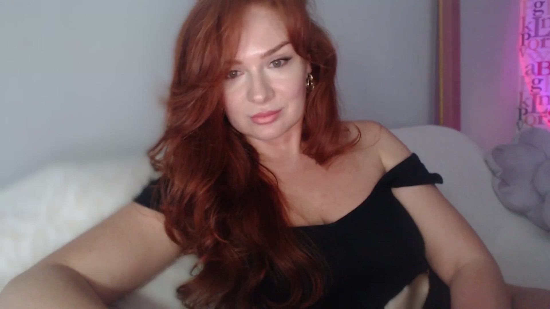 Gallery image thumbnail from Unhappy_one's myfreecams stream on, 09/18/2025, 15:24 image 18 of 20