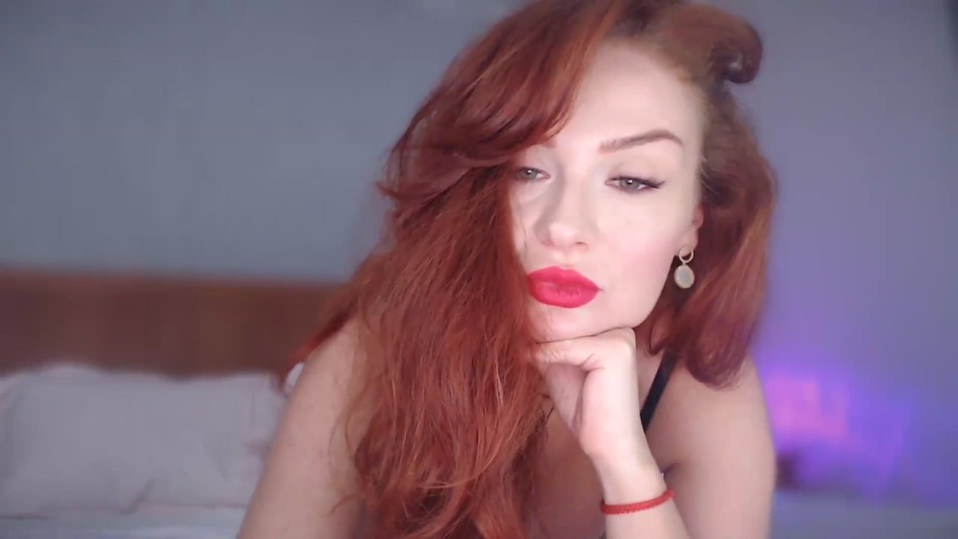 Gallery image thumbnail from Unhappy_one's myfreecams stream on, 10/31/2025, 12:56 image 2 of 20