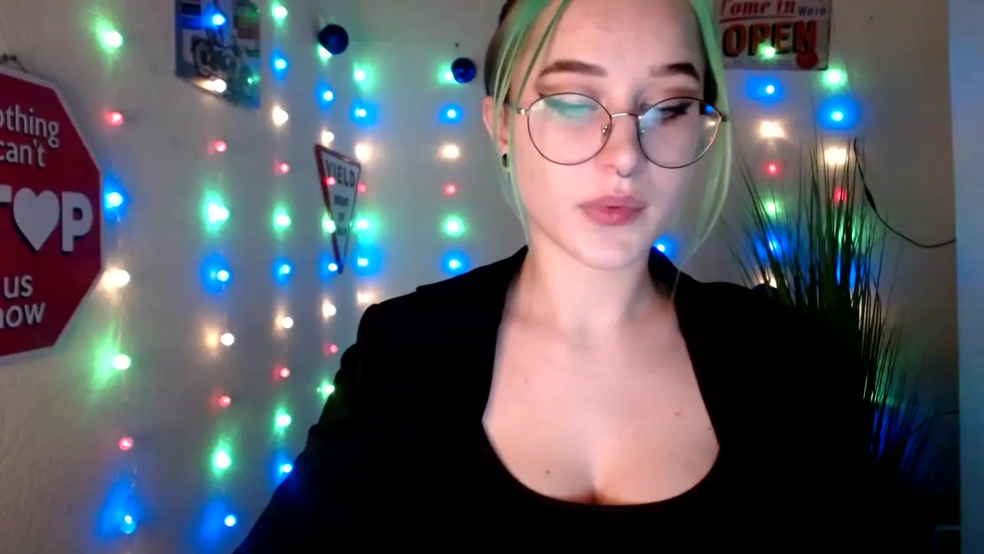 Gallery image thumbnail from Unholy_X's myfreecams stream on, 12/27/2022, 14:48 image 10 of 20