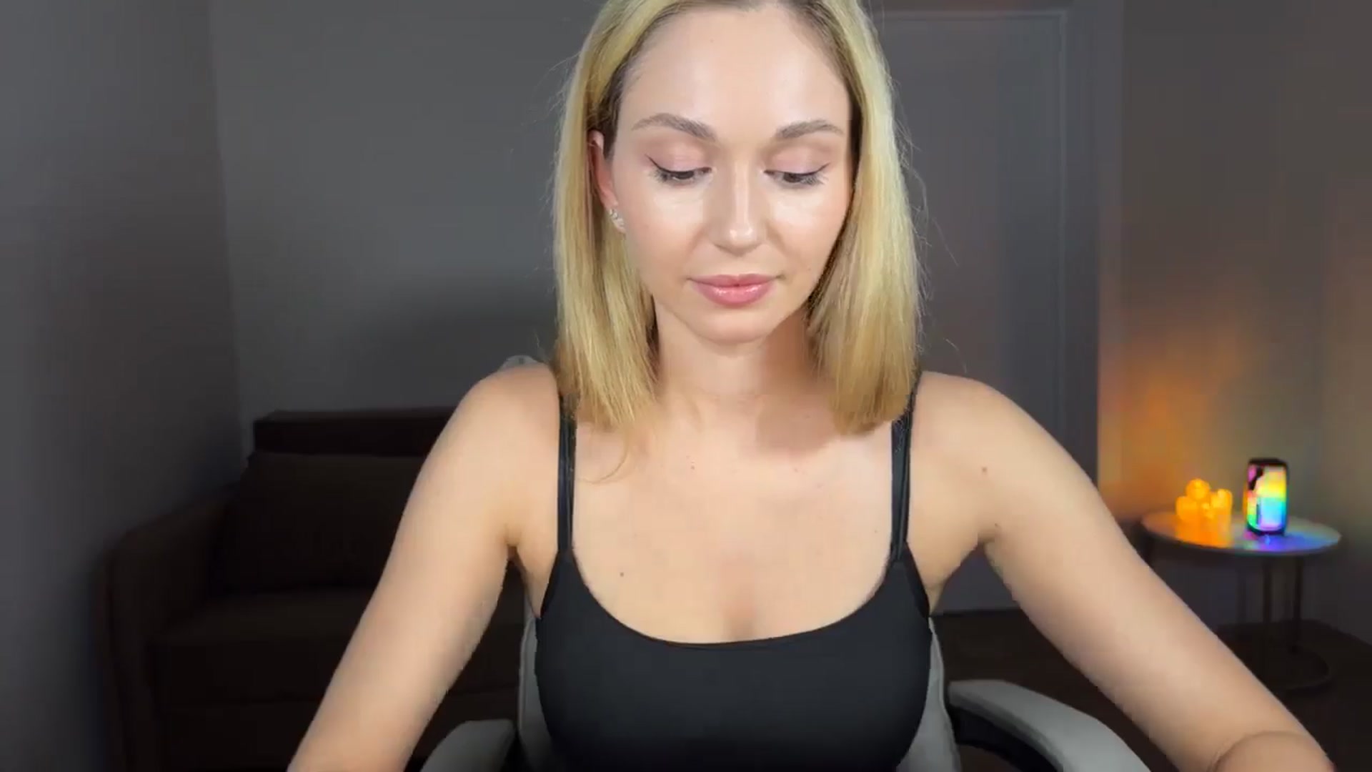 Gallery image thumbnail from UniiqueMilana's myfreecams stream on, 07/26/2024, 13:36 image 4 of 20