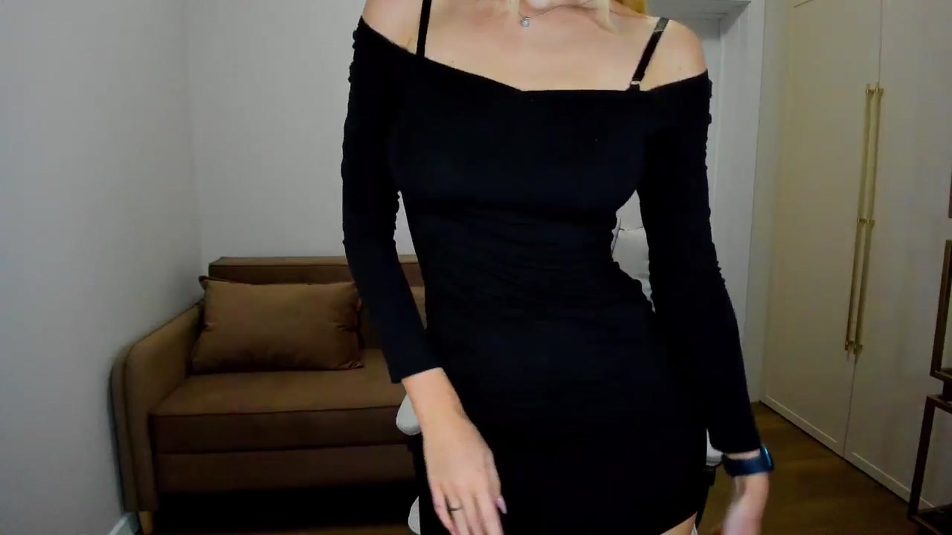 Gallery image thumbnail from UniiqueMilana's myfreecams stream on, 09/14/2024, 17:54 image 15 of 20