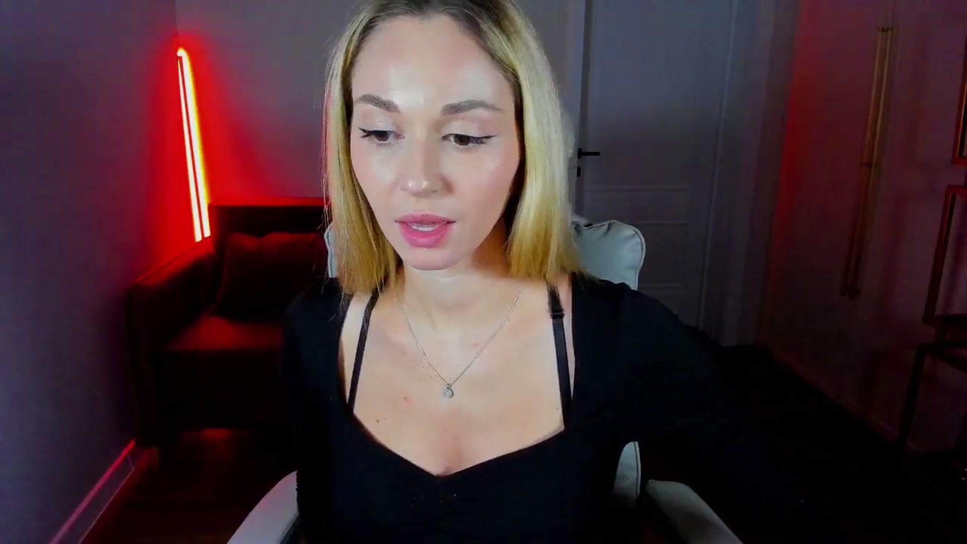 Gallery image thumbnail from UniiqueMilana's myfreecams stream on, 10/02/2024, 16:23 image 3 of 20