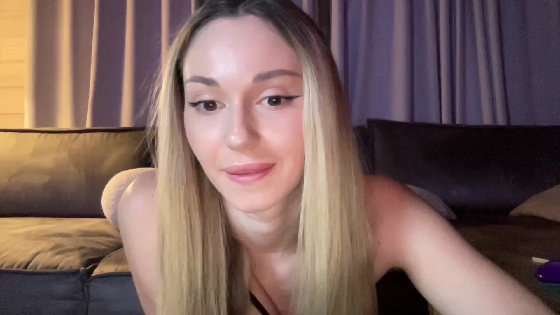 Gallery image thumbnail from UniiqueMilana's myfreecams stream on, 11/18/2024, 15:17 image 5 of 20