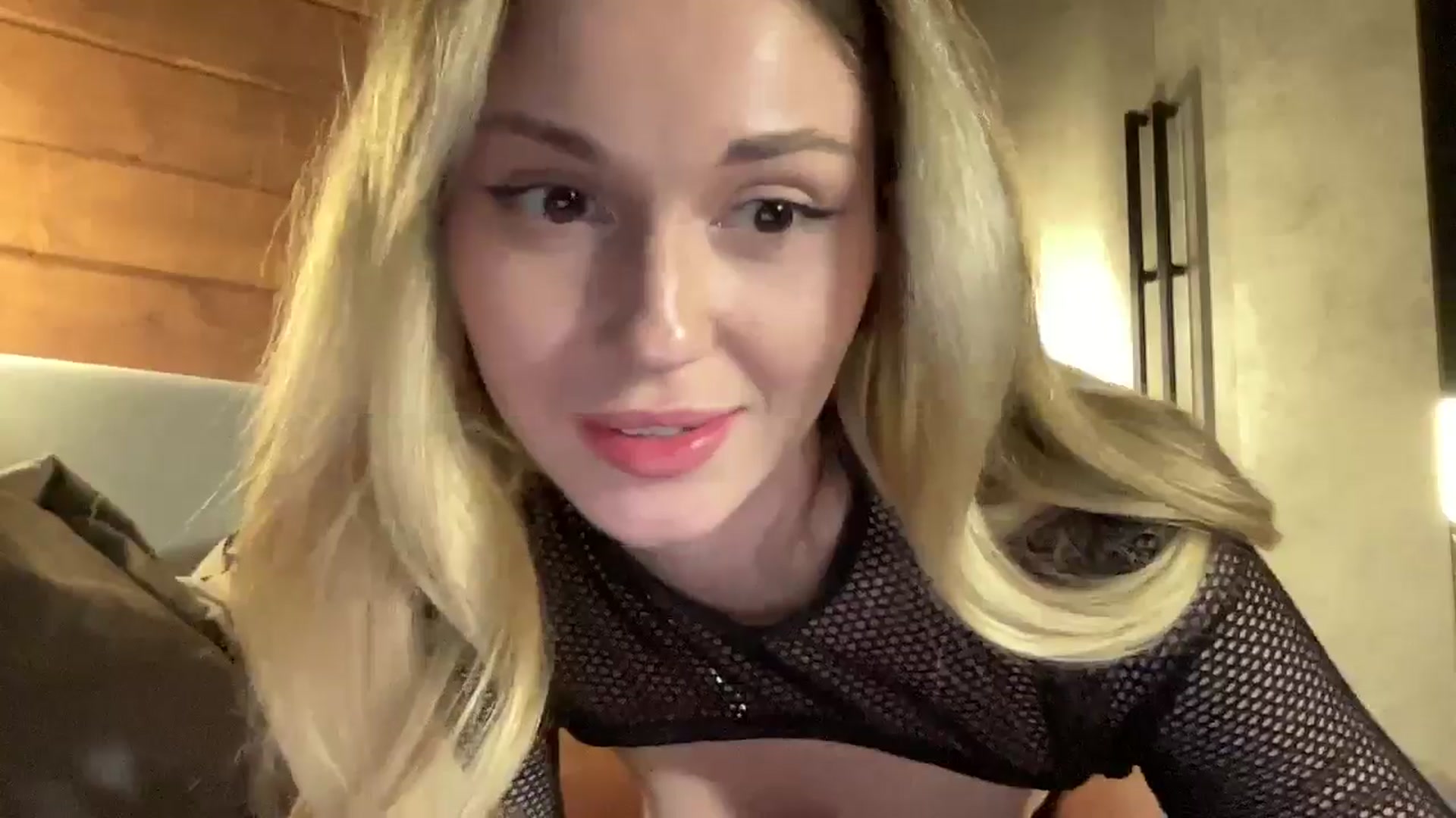 Gallery image thumbnail from UniiqueMilana's myfreecams stream on, 11/30/2024, 15:02 image 17 of 20