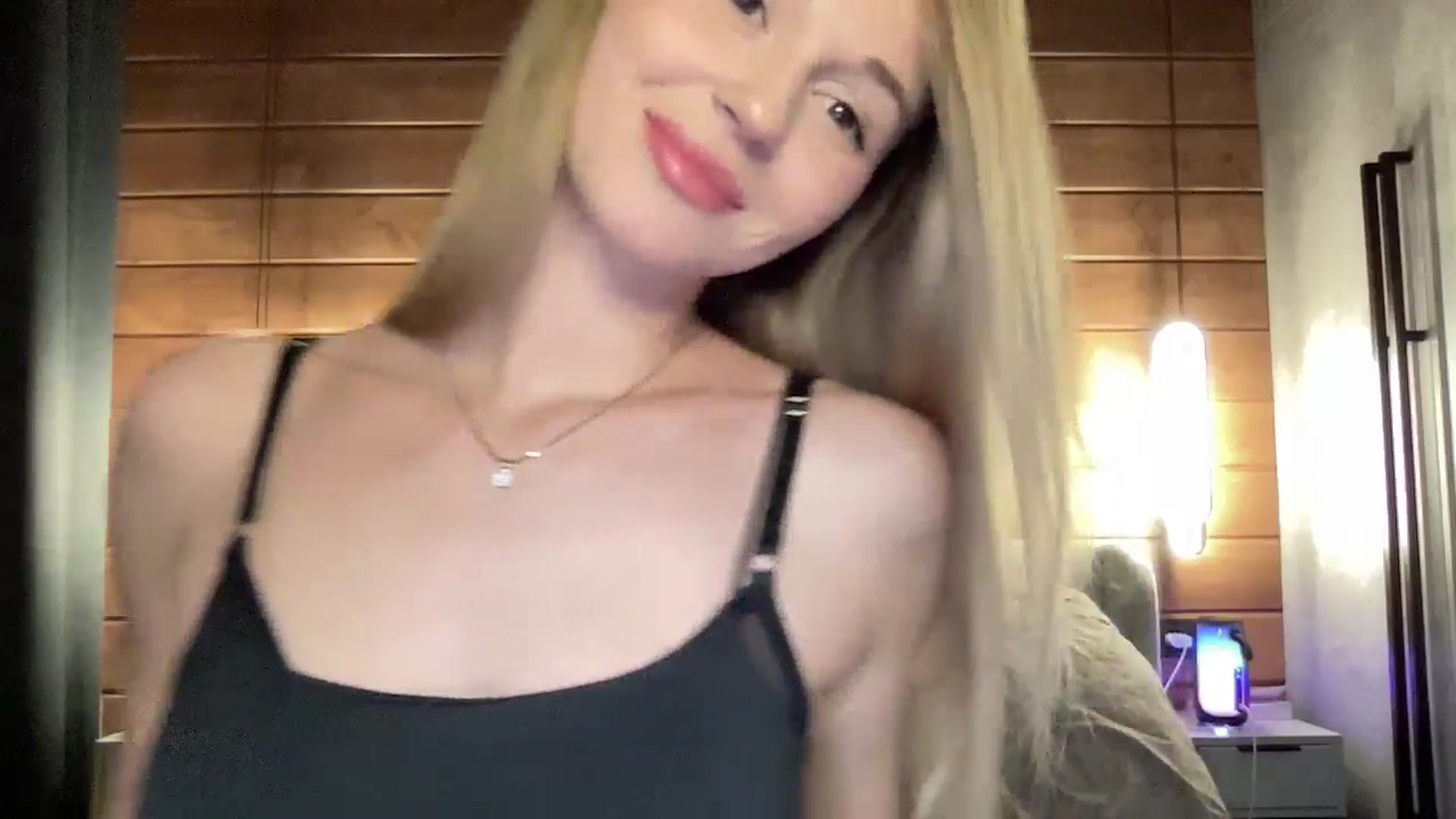 Gallery image thumbnail from UniiqueMilana's myfreecams stream on, 01/05/2025, 19:17 image 2 of 20