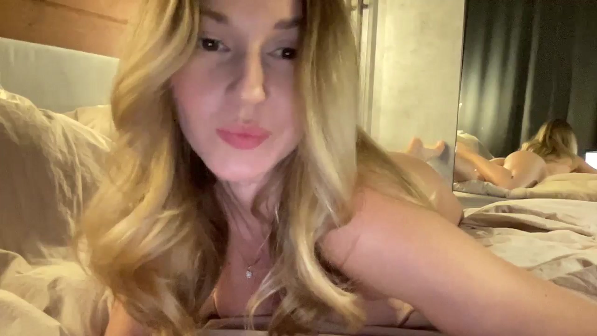 Gallery image thumbnail from UniiqueMilana's myfreecams stream on, 02/21/2025, 16:03 image 17 of 20