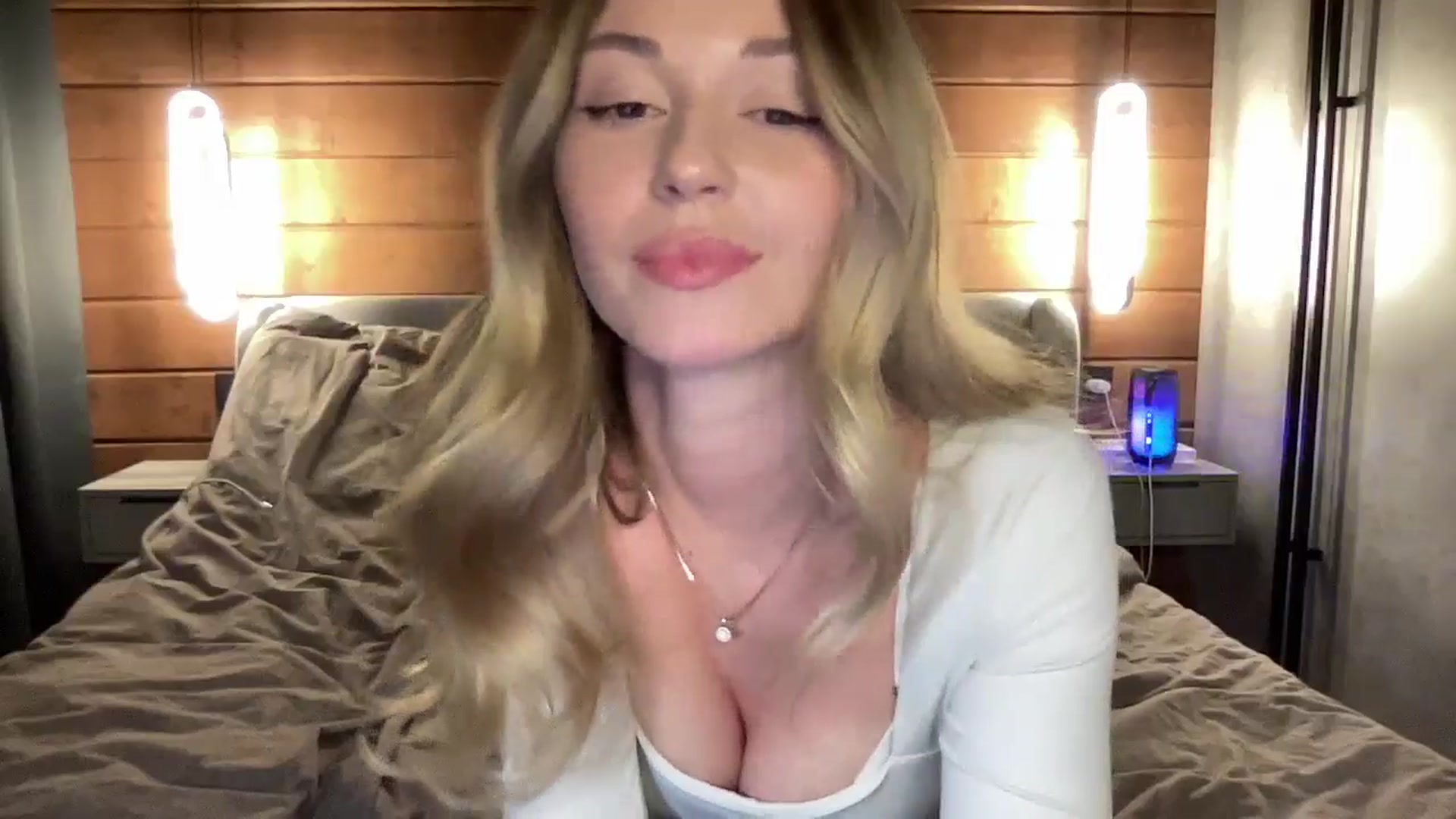 Gallery image thumbnail from UniiqueMilana's myfreecams stream on, 03/15/2025, 18:38 image 11 of 20
