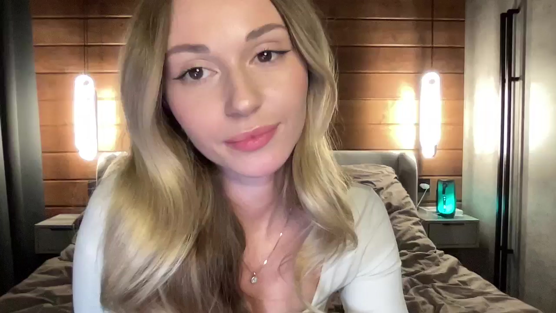 Gallery image thumbnail from UniiqueMilana's myfreecams stream on, 03/15/2025, 19:22 image 17 of 20