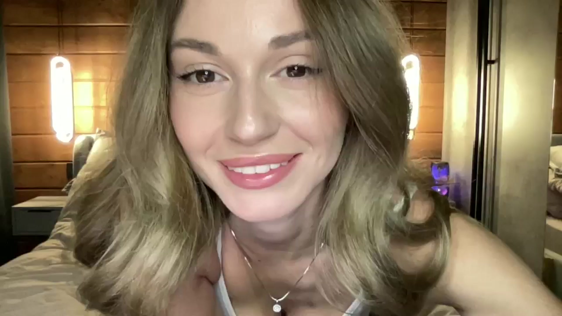 Gallery image thumbnail from UniiqueMilana's myfreecams stream on, 04/14/2025, 15:22 image 12 of 20