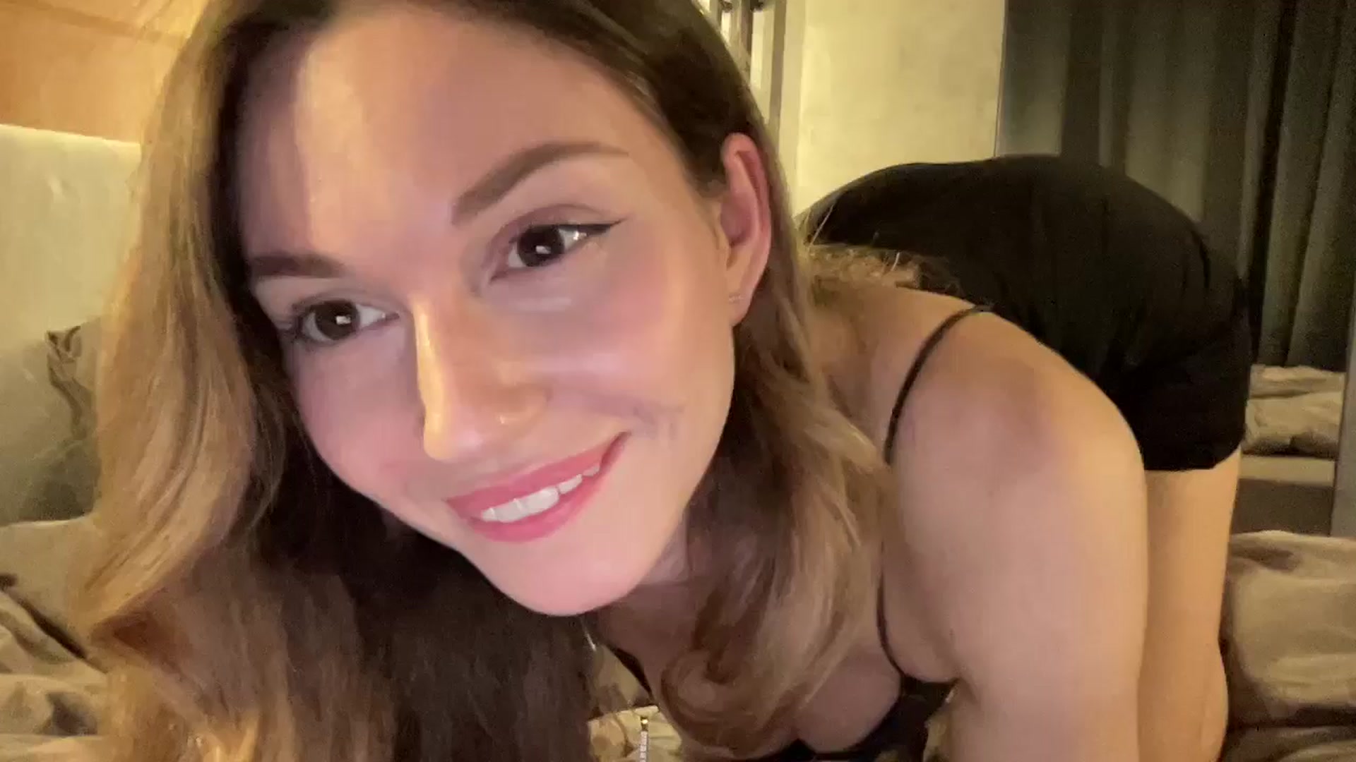 Gallery image thumbnail from UniiqueMilana's myfreecams stream on, 04/10/2026, 20:34 image 1 of 20
