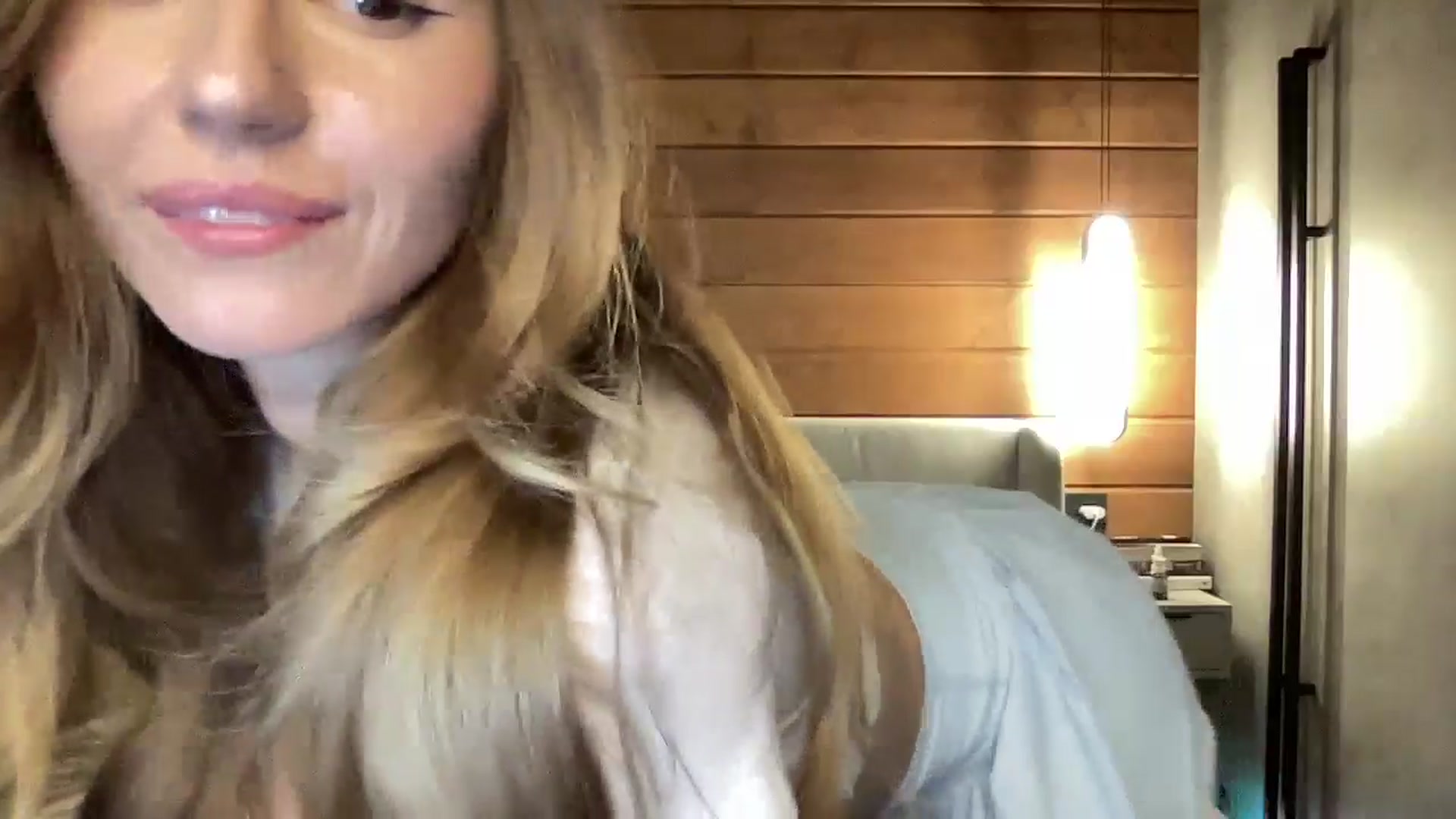 Gallery image thumbnail from UniiqueMilana's myfreecams stream on, 04/17/2026, 19:29 image 14 of 20