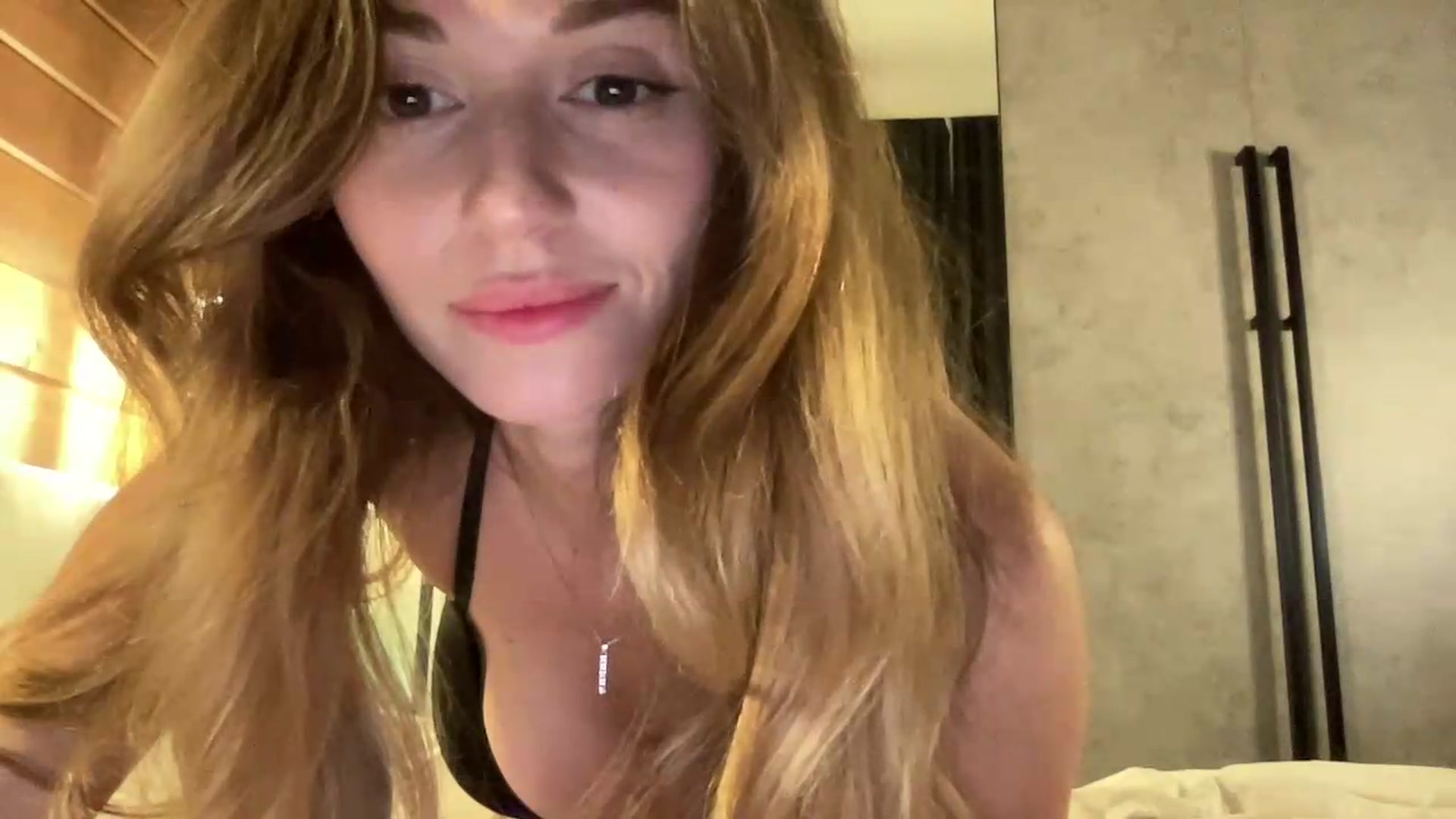 Gallery image thumbnail from UniiqueMilana's myfreecams stream on, 06/09/2026, 19:36 image 18 of 20