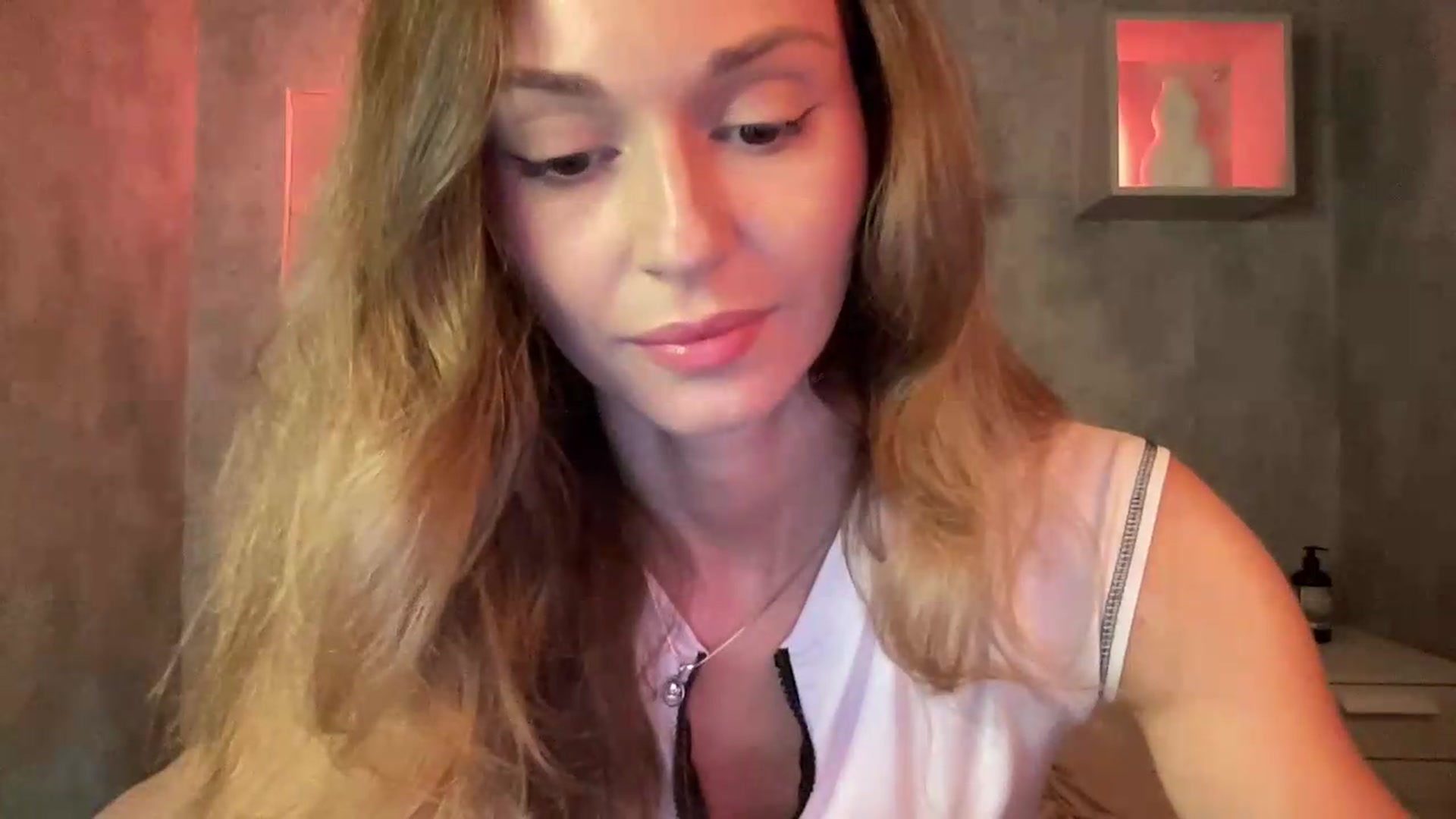 Gallery image thumbnail from UniiqueMilana's myfreecams stream on, 08/15/2026, 19:43 image 3 of 20