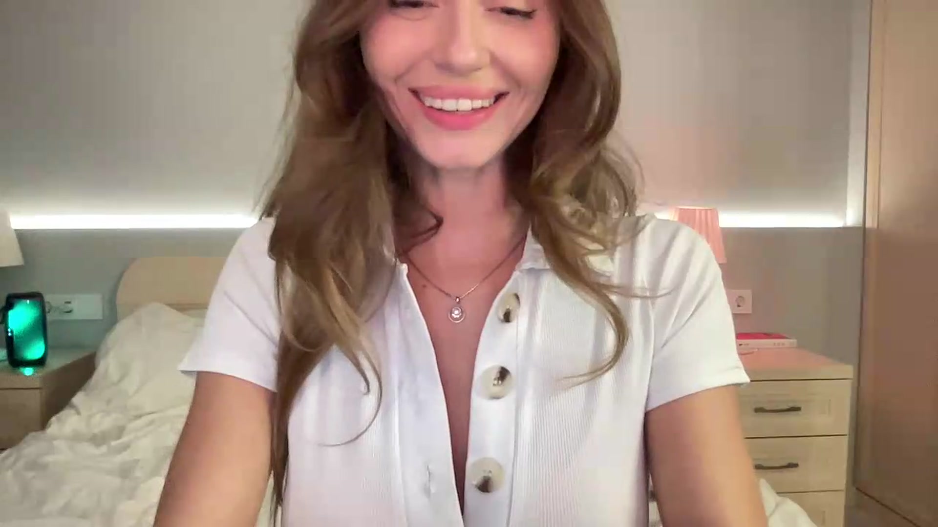 Gallery image thumbnail from UniiqueMilana's myfreecams stream on, 09/06/2026, 18:19 image 18 of 20