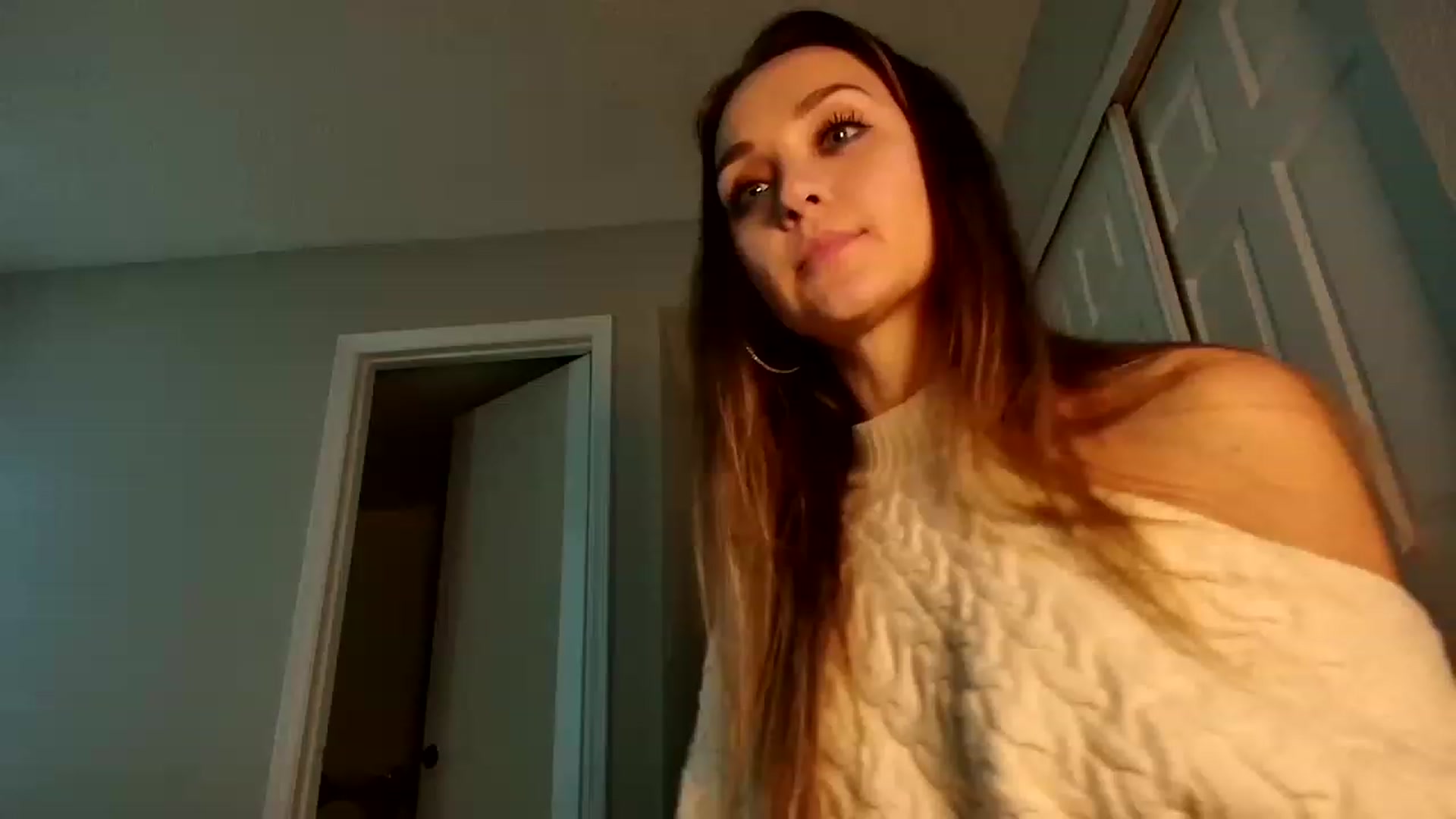 Gallery image thumbnail from UniqueAnita1's myfreecams stream on, 12/11/2022, 08:20 image 1 of 20